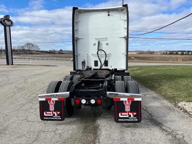 2022 Kenworth T680 in Grayslake, IL — photo 6