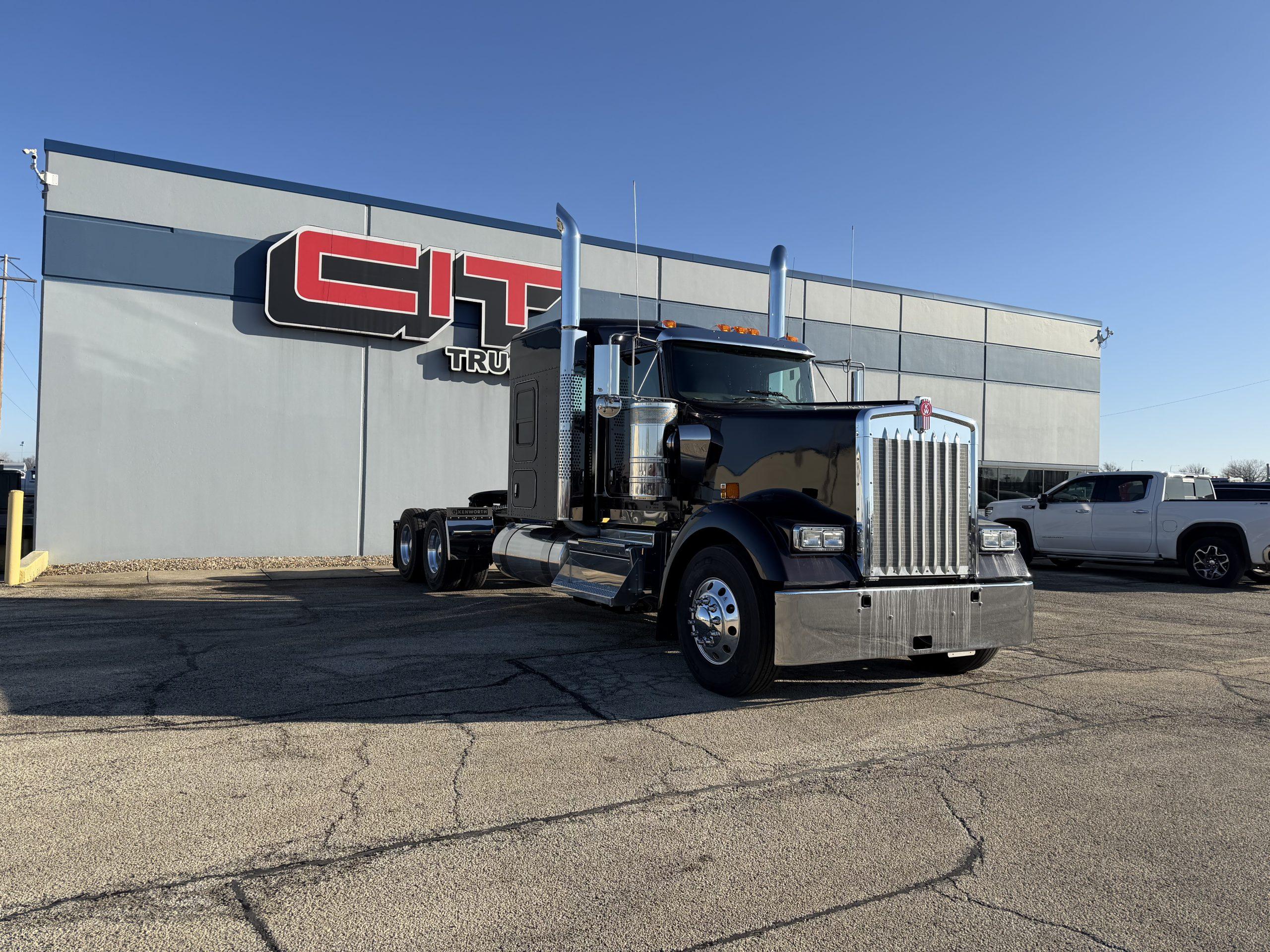 2027 Kenworth W900 in Springfield, IL — photo 3