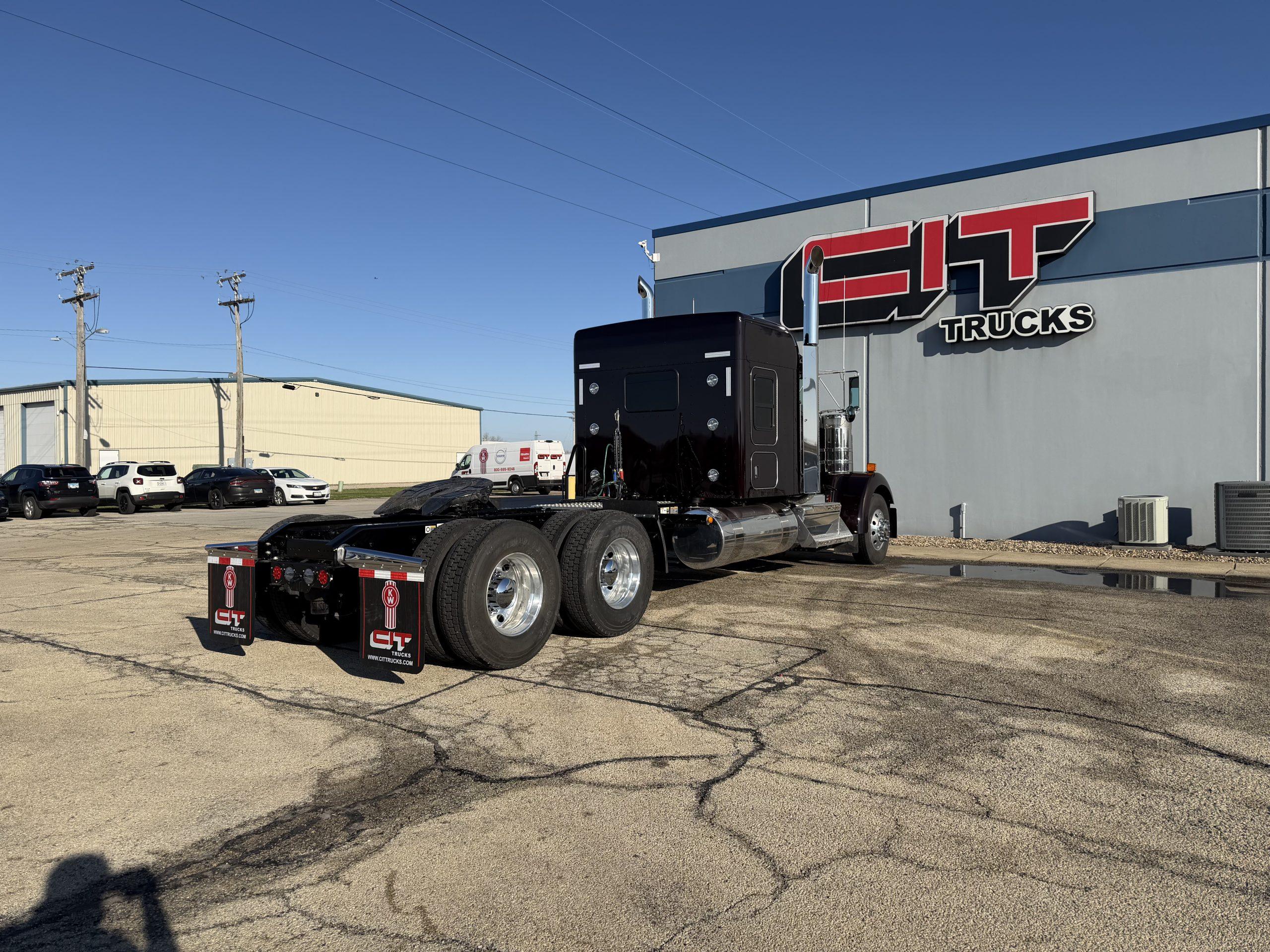 2027 Kenworth W900 in Springfield, IL — photo 5