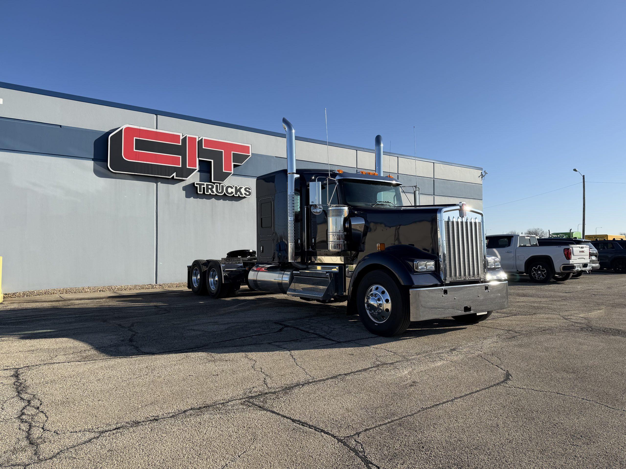 2027 Kenworth W900 in Springfield, IL — photo 3