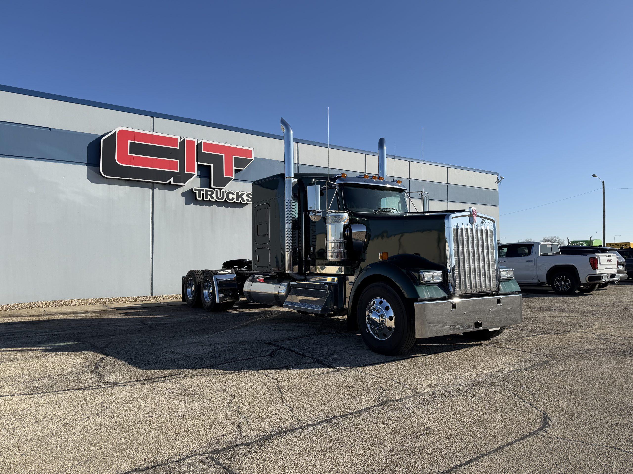 2027 Kenworth W900 in Springfield, IL — photo 3