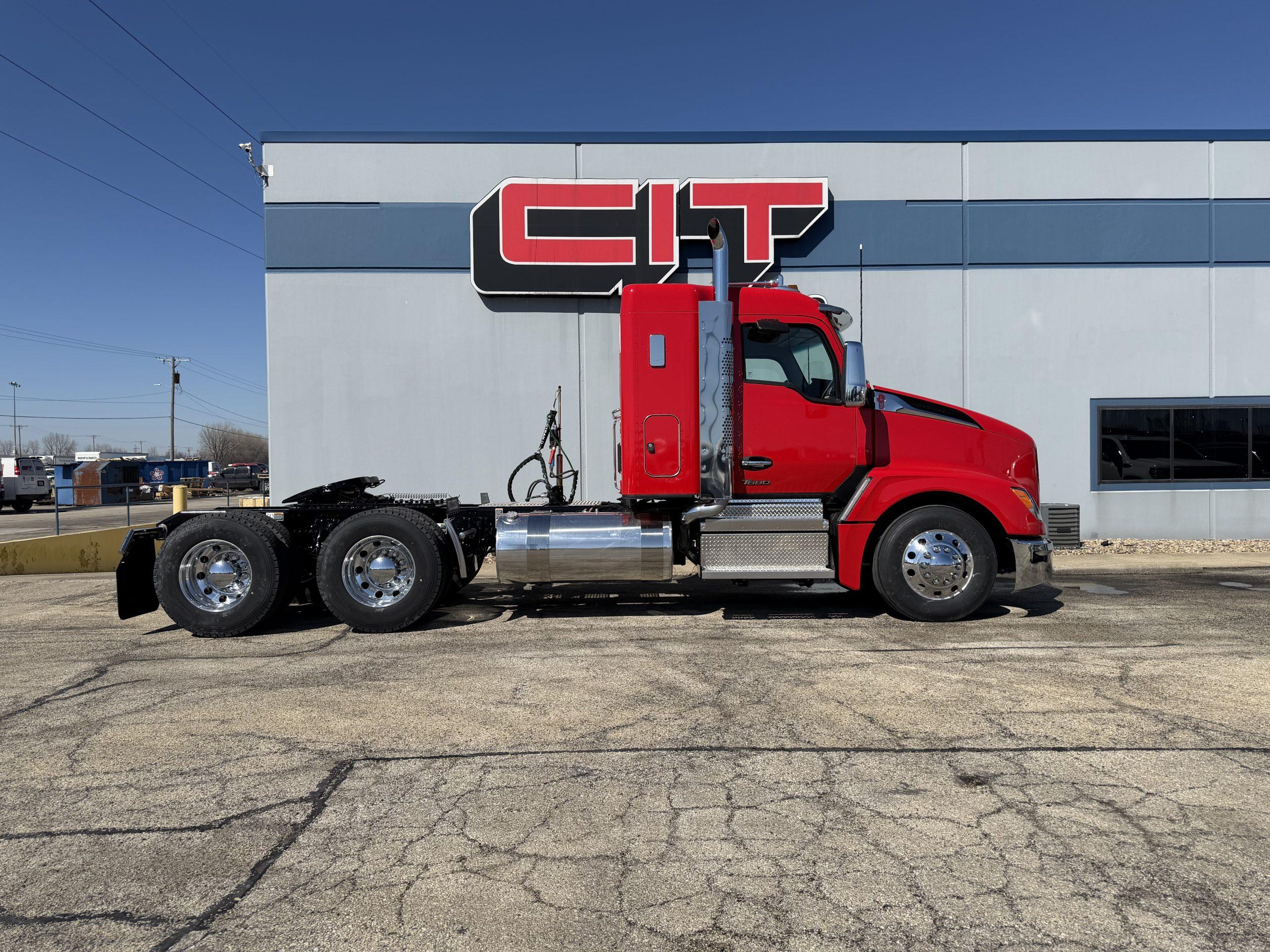 2027 Kenworth T680 in Springfield, IL — photo 4