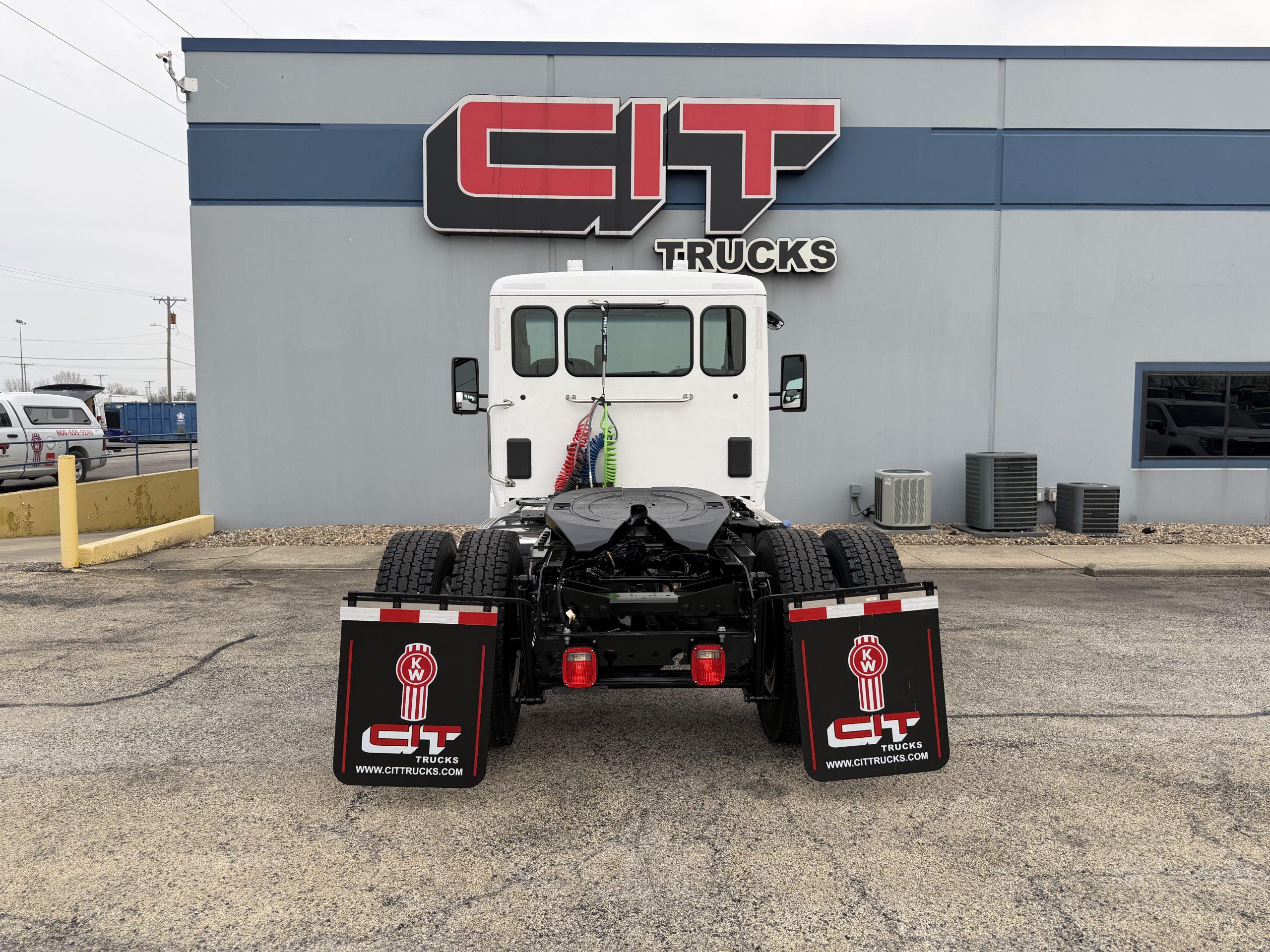 2027 Kenworth T380 in Springfield, IL — photo 6