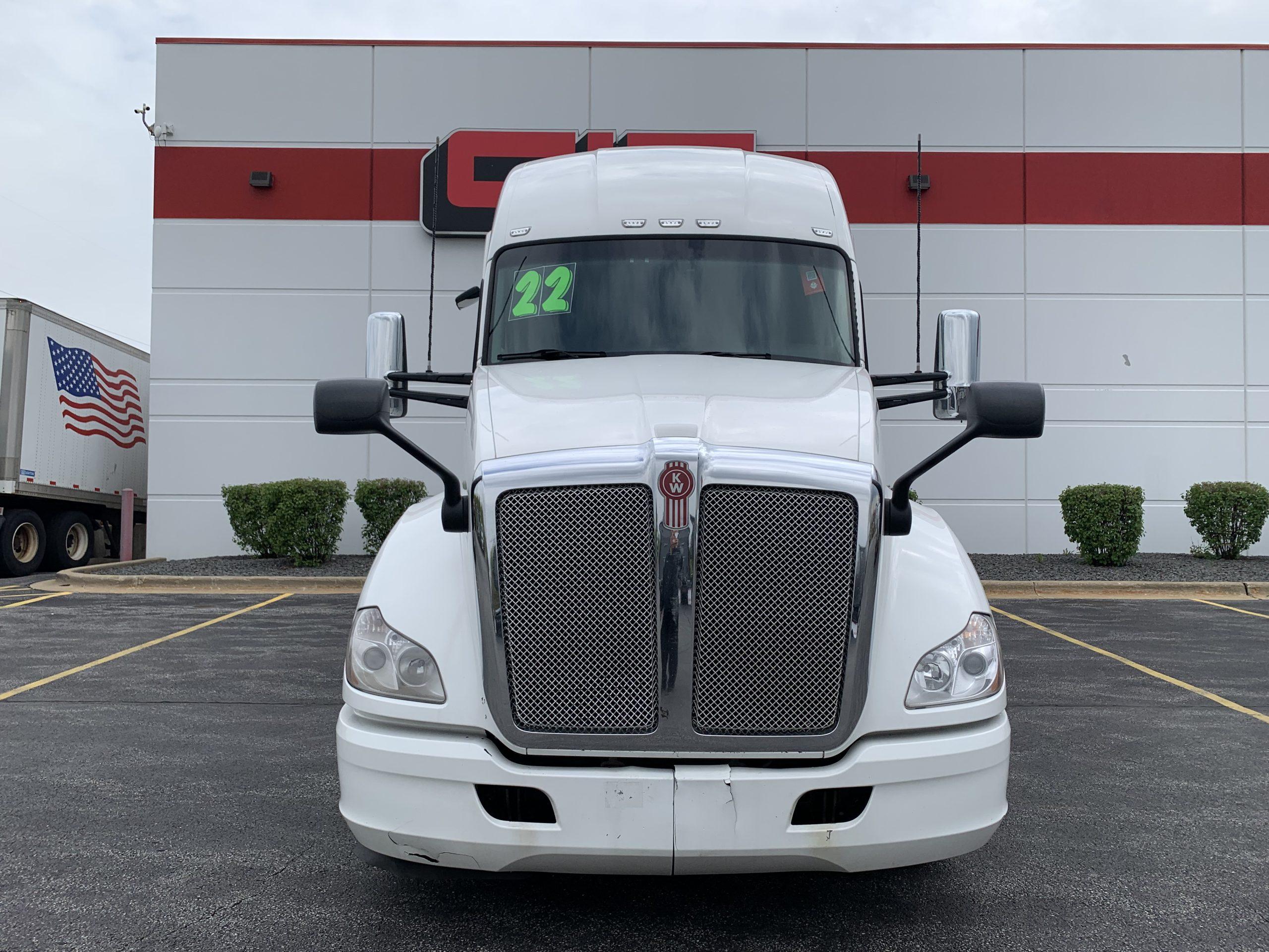 2022 Kenworth T680 in Mokena, IL — photo 2
