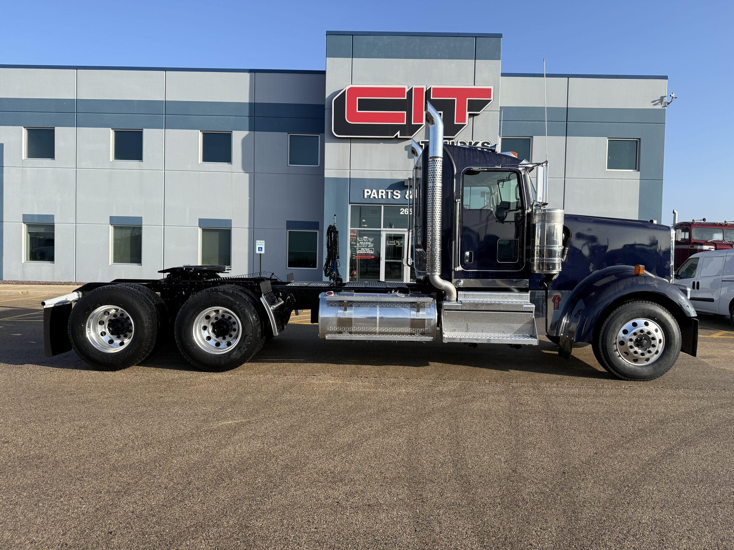 2027 Kenworth W900 in Peru, IL — photo 4