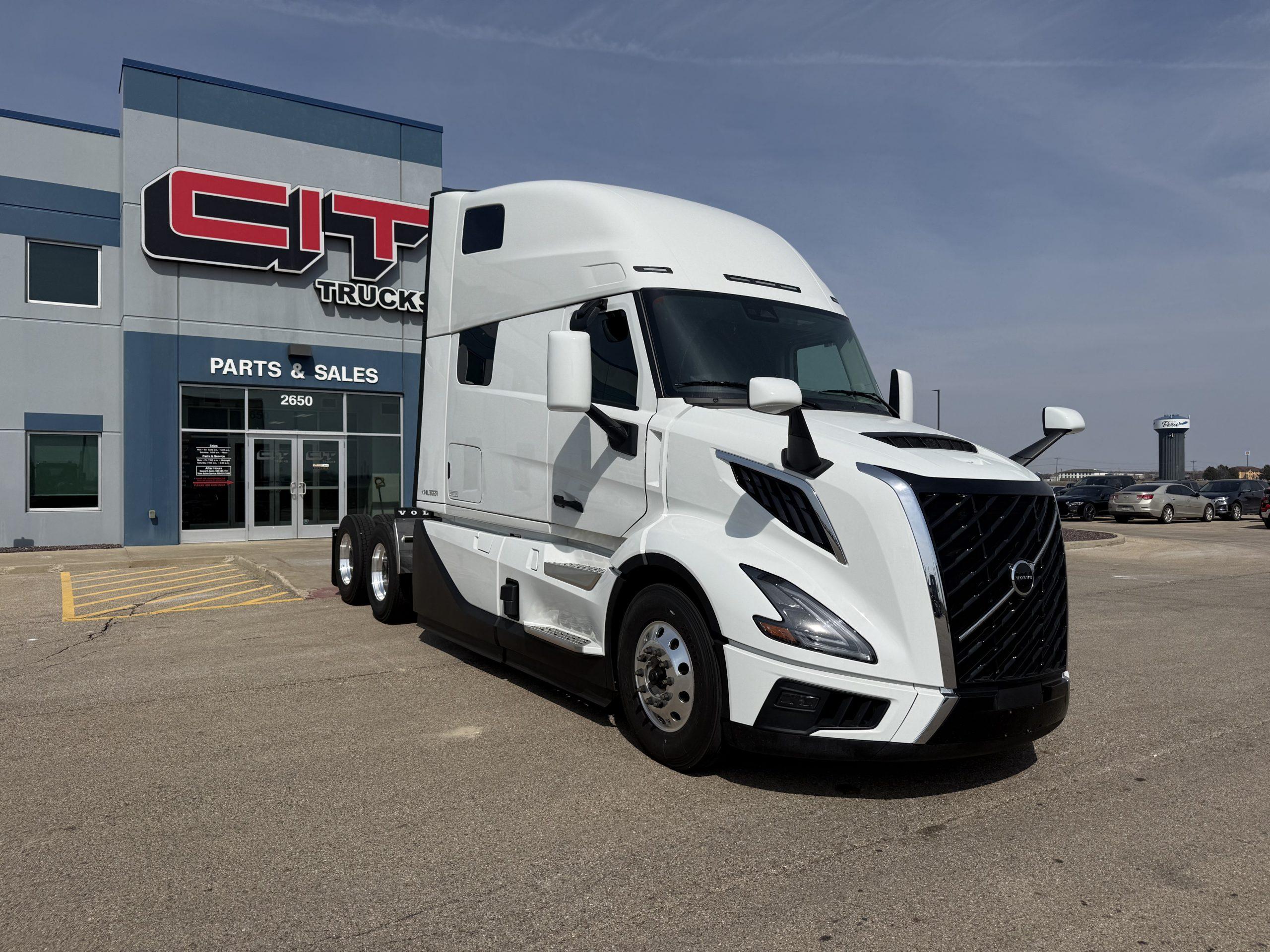 2027 Volvo VNL 860 in Peru, IL — photo 3