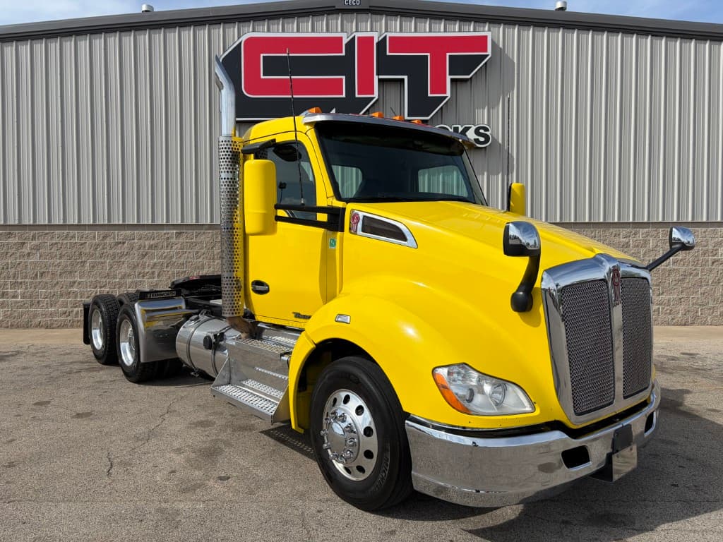 2017 Kenworth T680 in Morton, IL — photo 3