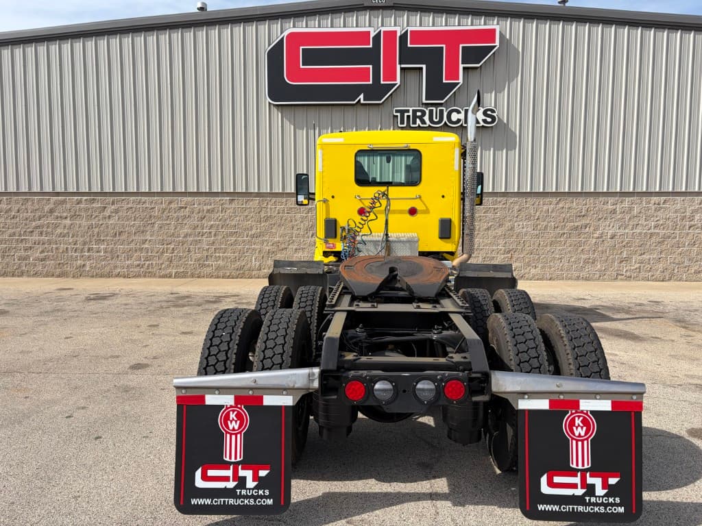 2017 Kenworth T680 in Morton, IL — photo 5