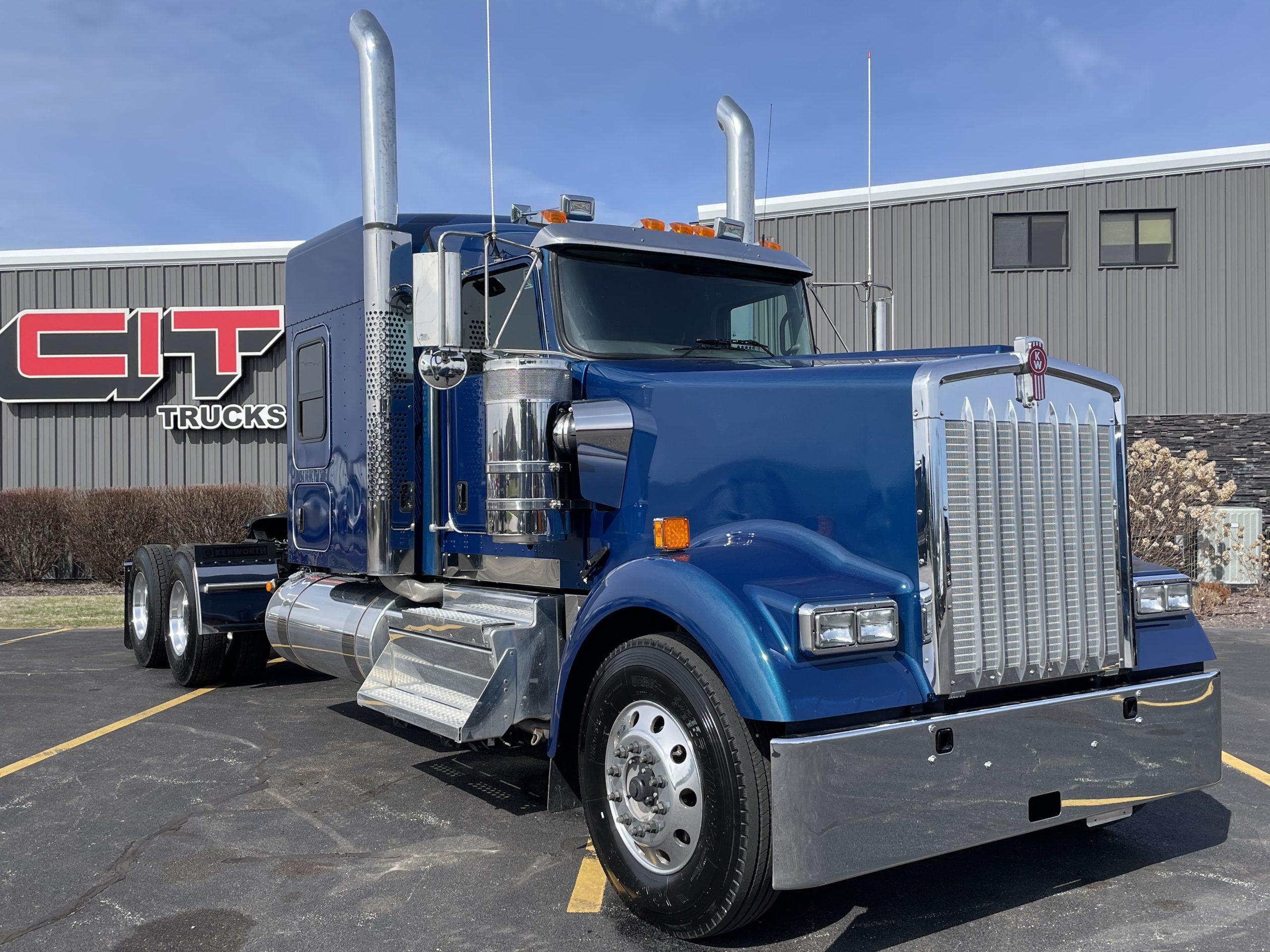 2027 Kenworth W900 in Normal, IL — photo 3