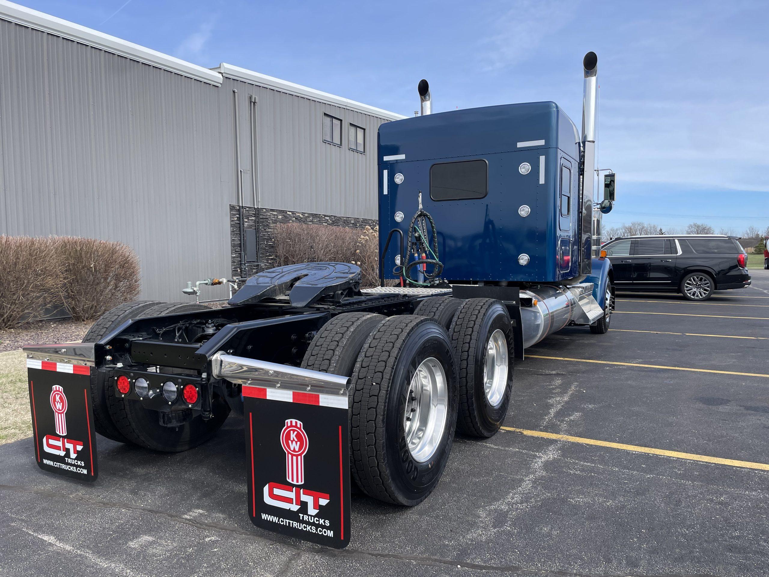 2027 Kenworth W900 in Normal, IL — photo 5