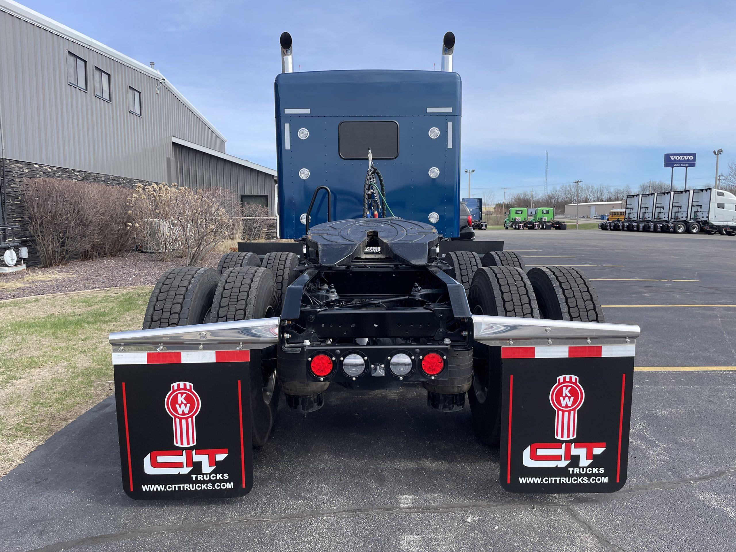 2027 Kenworth W900 in Normal, IL — photo 6