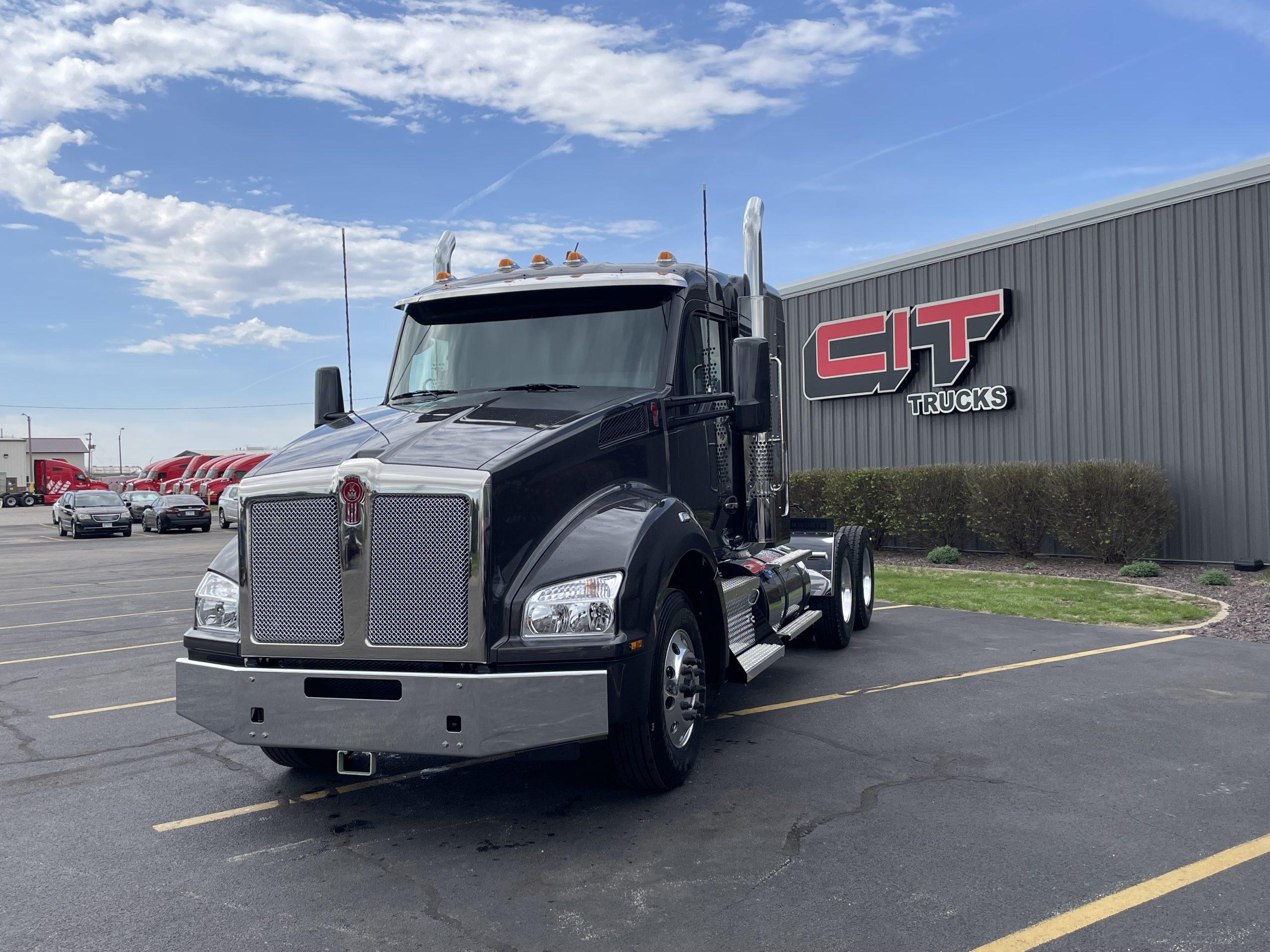 2027 Kenworth T880