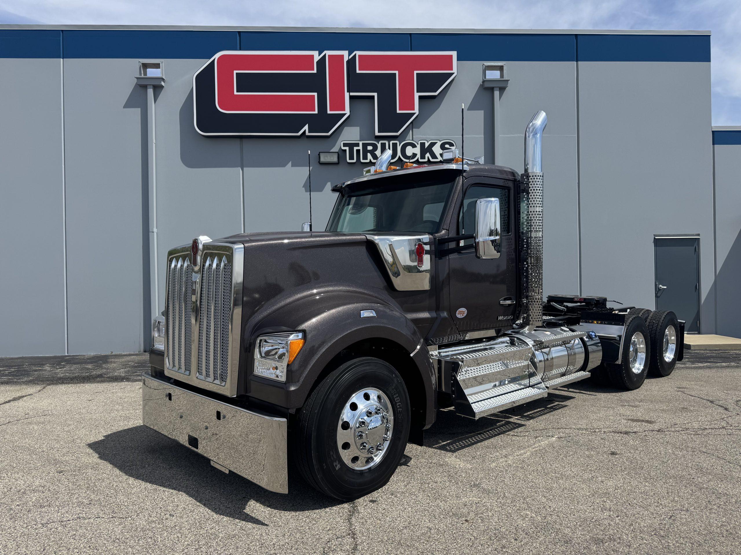 2027 Kenworth W990