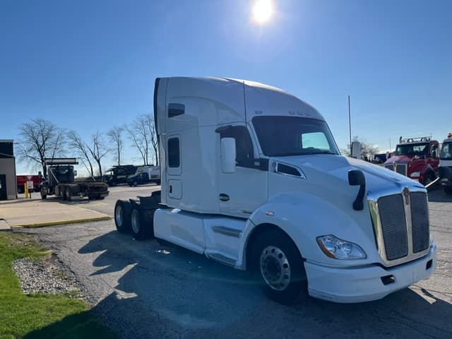 2022 Kenworth T680 in Grayslake, IL — photo 3