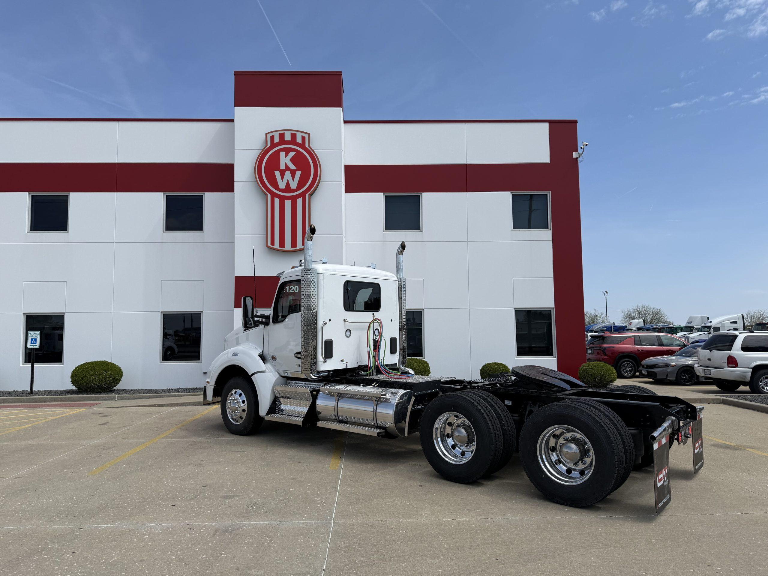 2027 Kenworth T880 in Troy, IL — photo 6