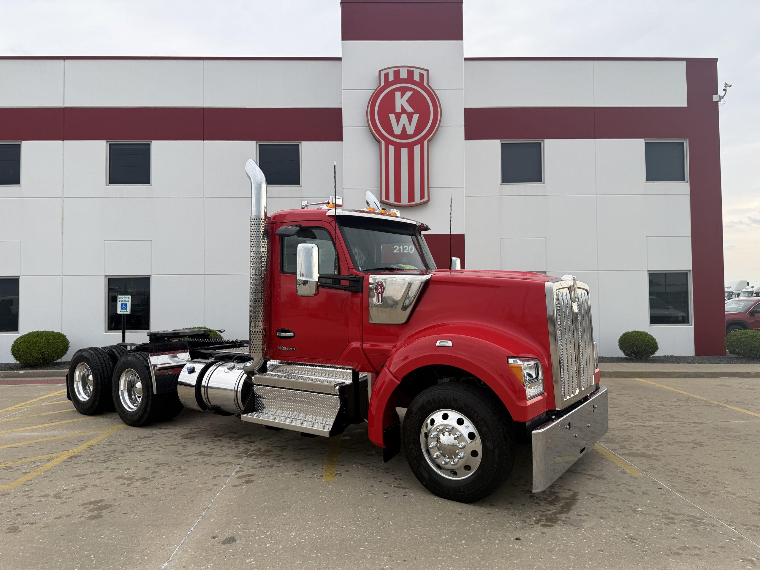 2027 Kenworth W990 in Troy, IL — photo 3