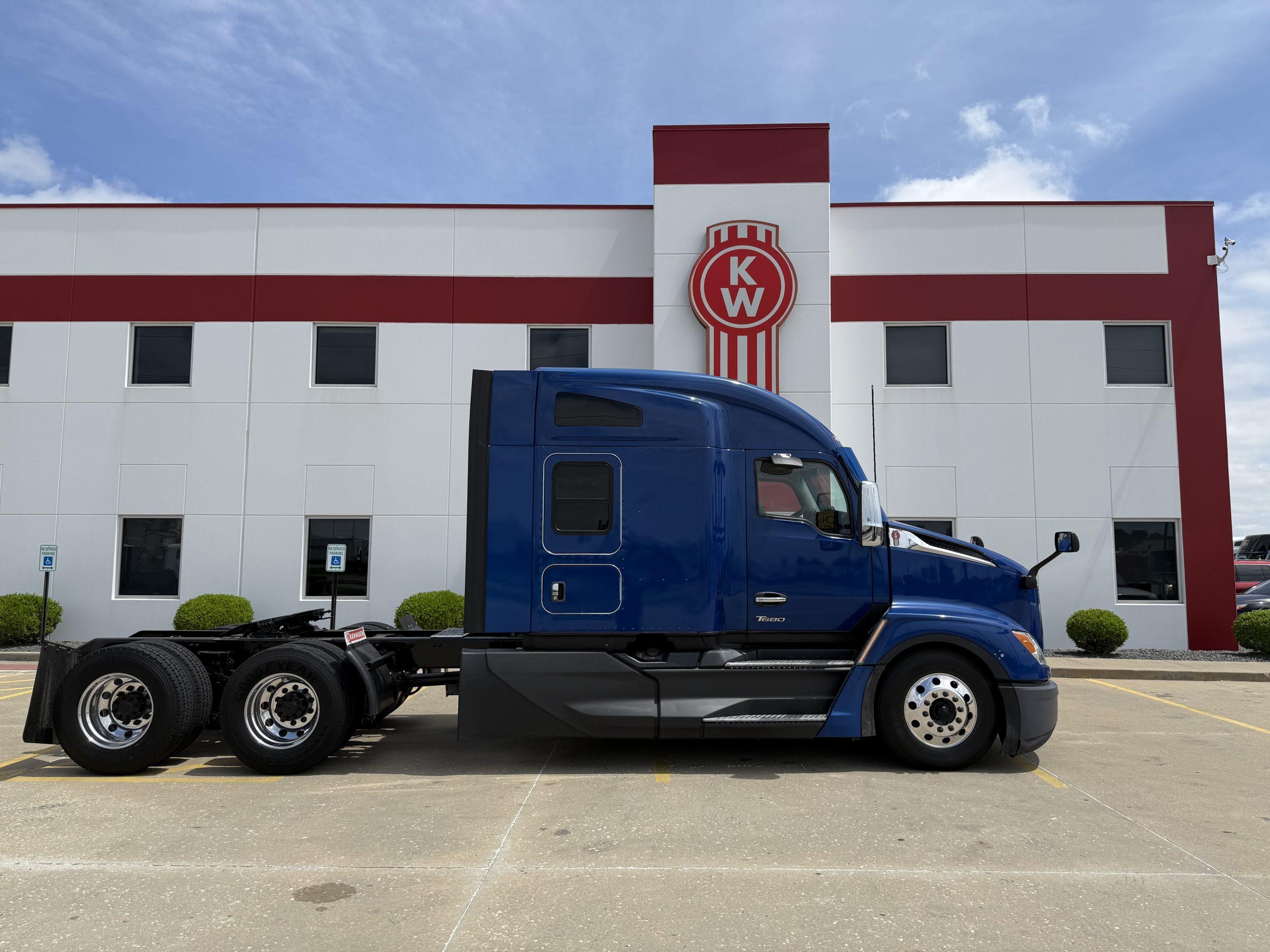 2024 Kenworth T680 in Troy, IL — photo 6