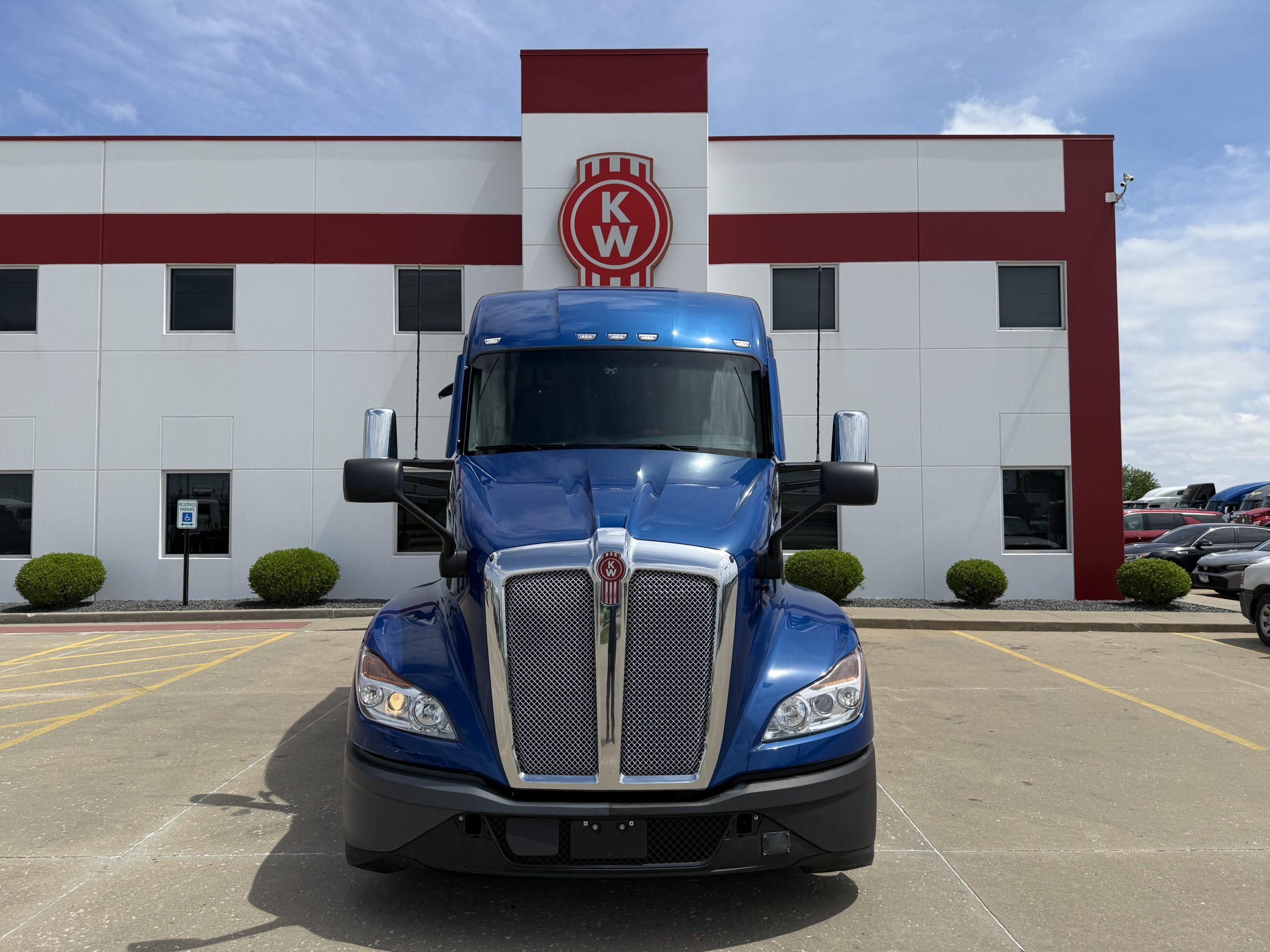 2024 Kenworth T680 in Troy, IL — photo 4