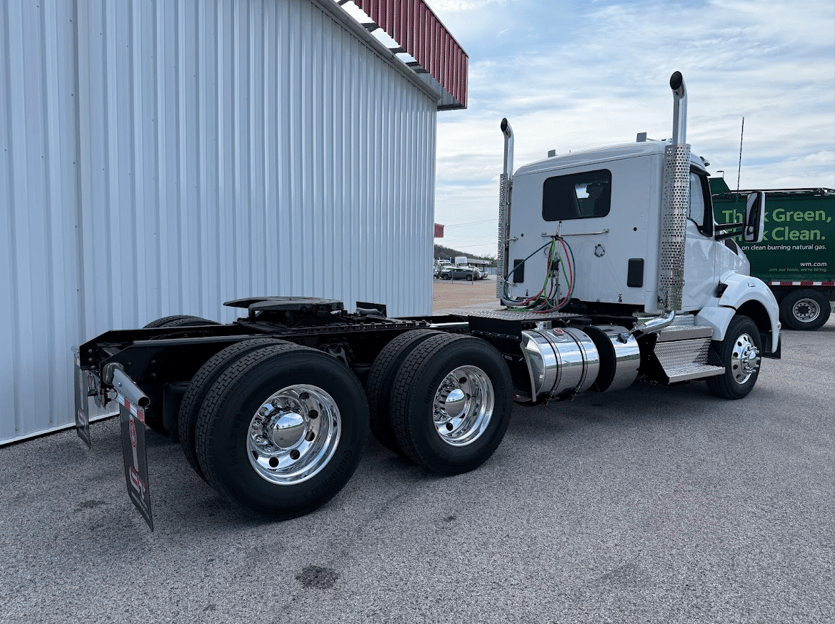 2027 Kenworth T880 in Fenton, MO — photo 4