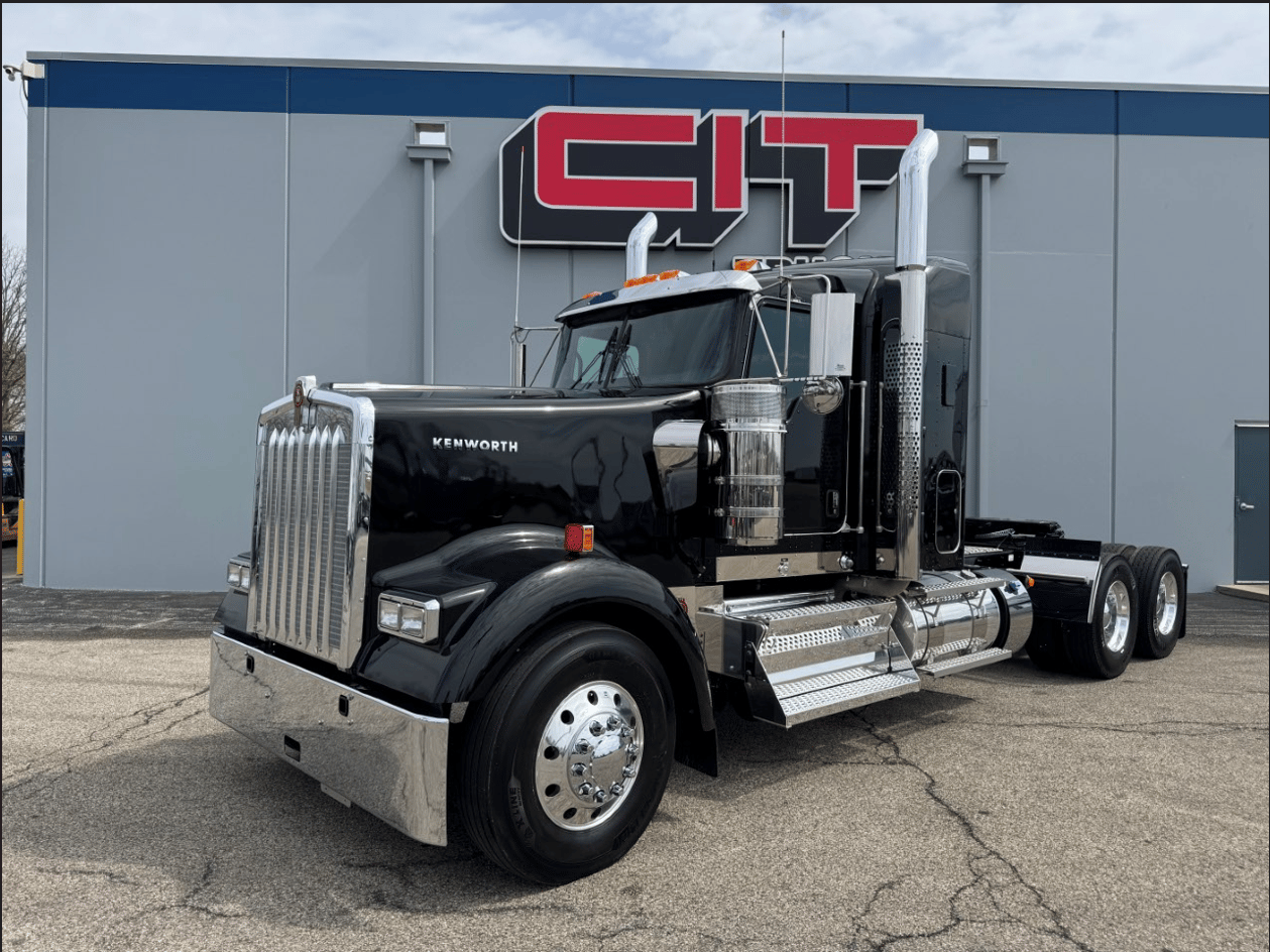 2027 Kenworth W900