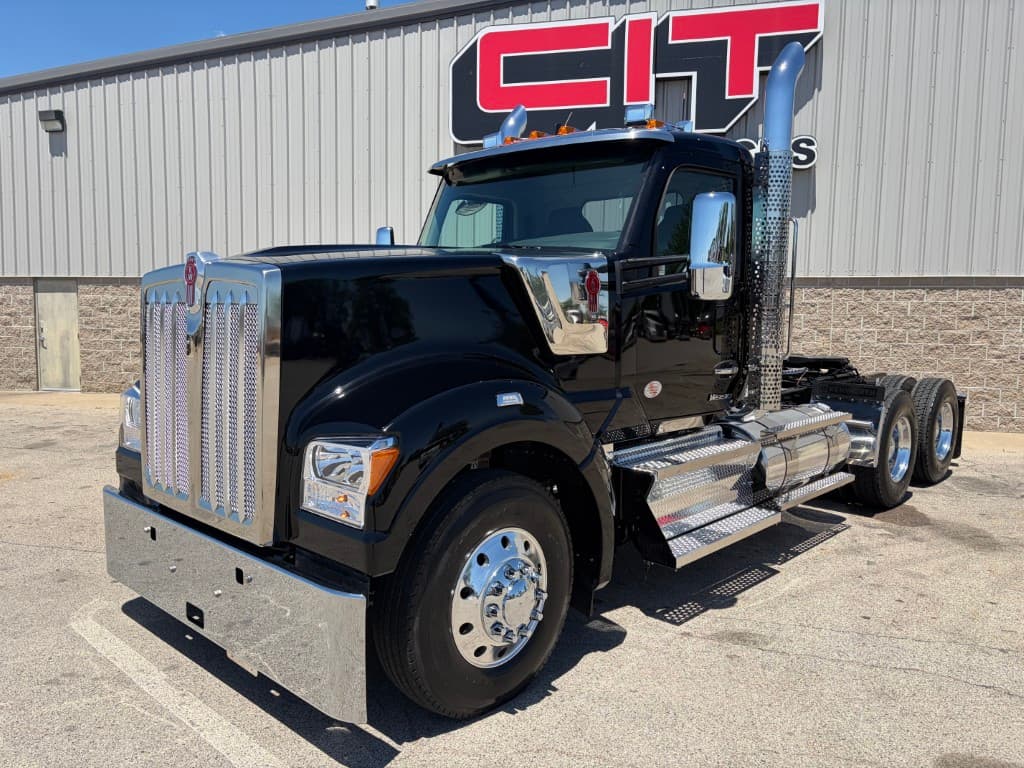 2027 Kenworth W990