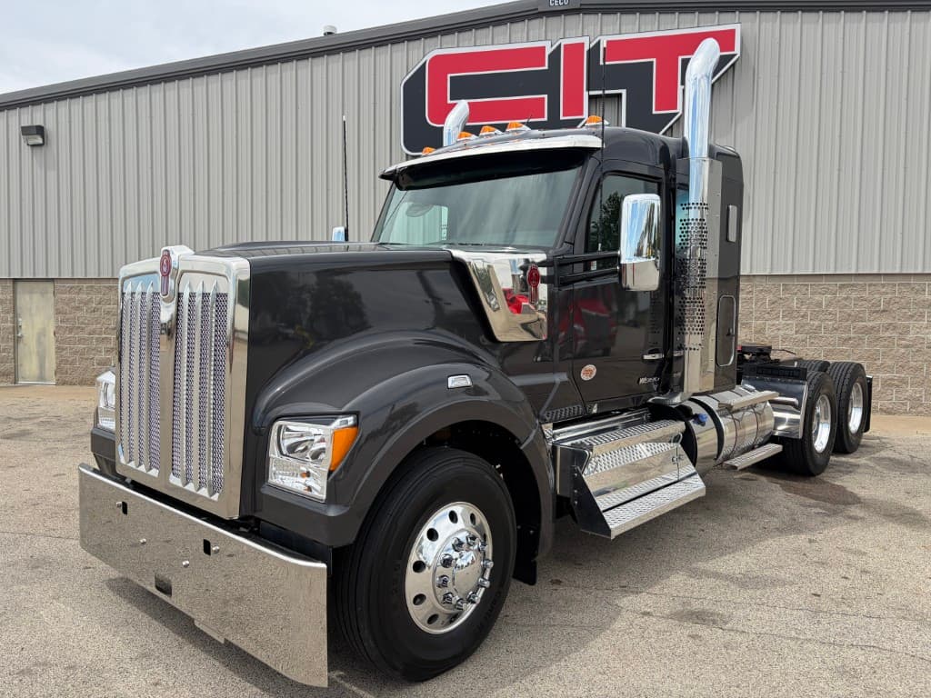 2027 Kenworth W990