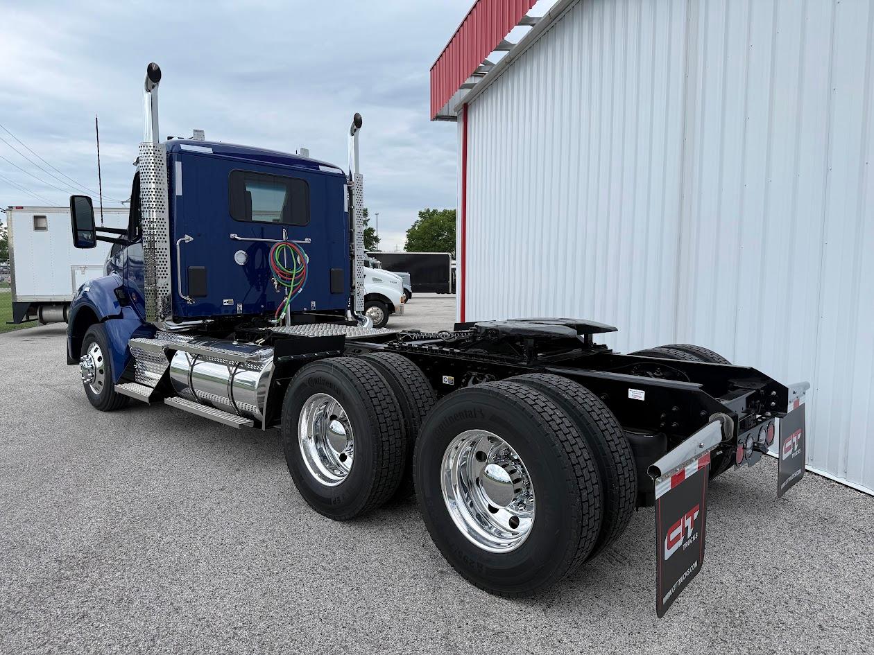 2027 Kenworth T880 in Fenton, MO — photo 5
