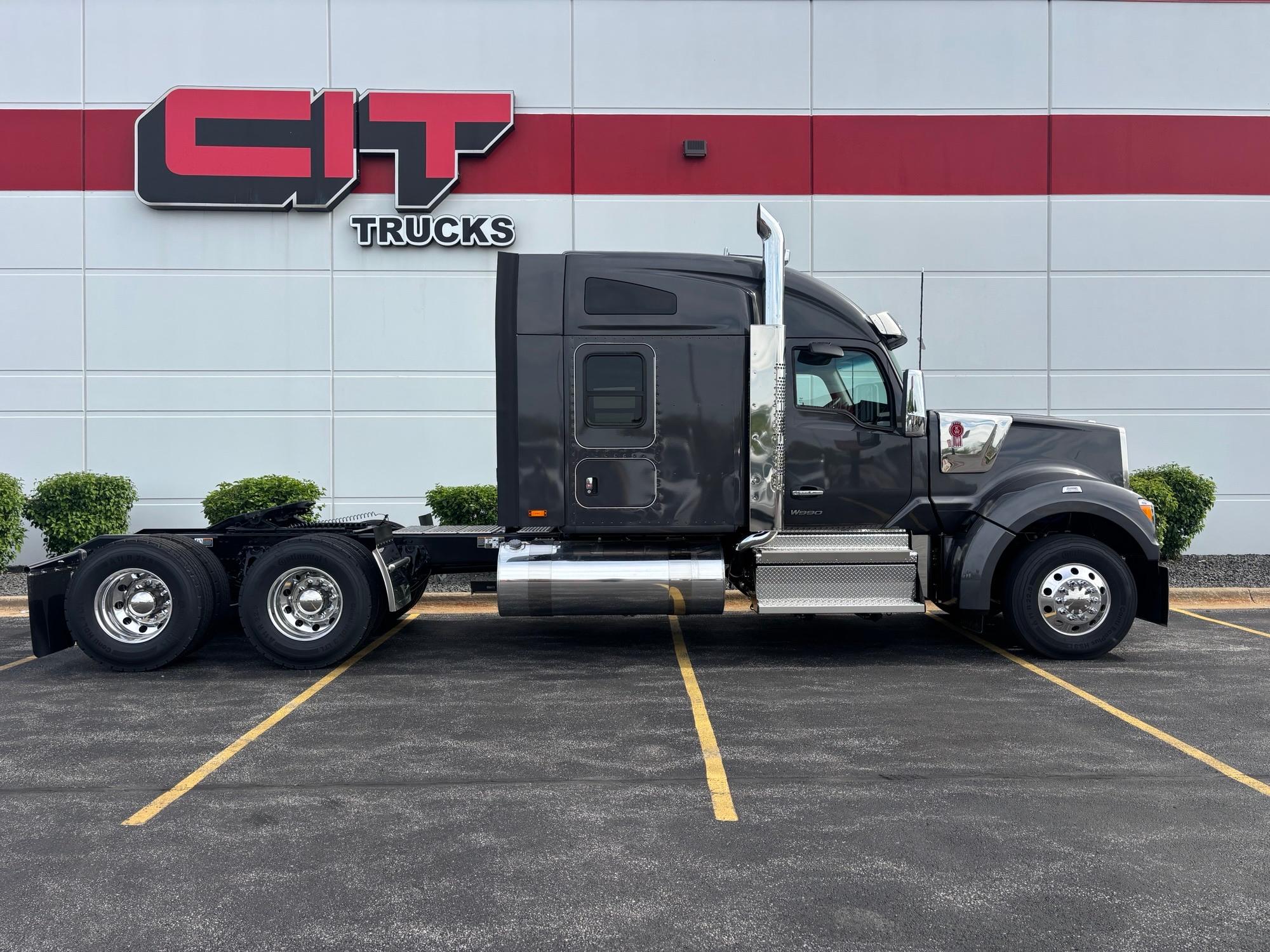 2027 Kenworth W990 in Mokena, IL — photo 4