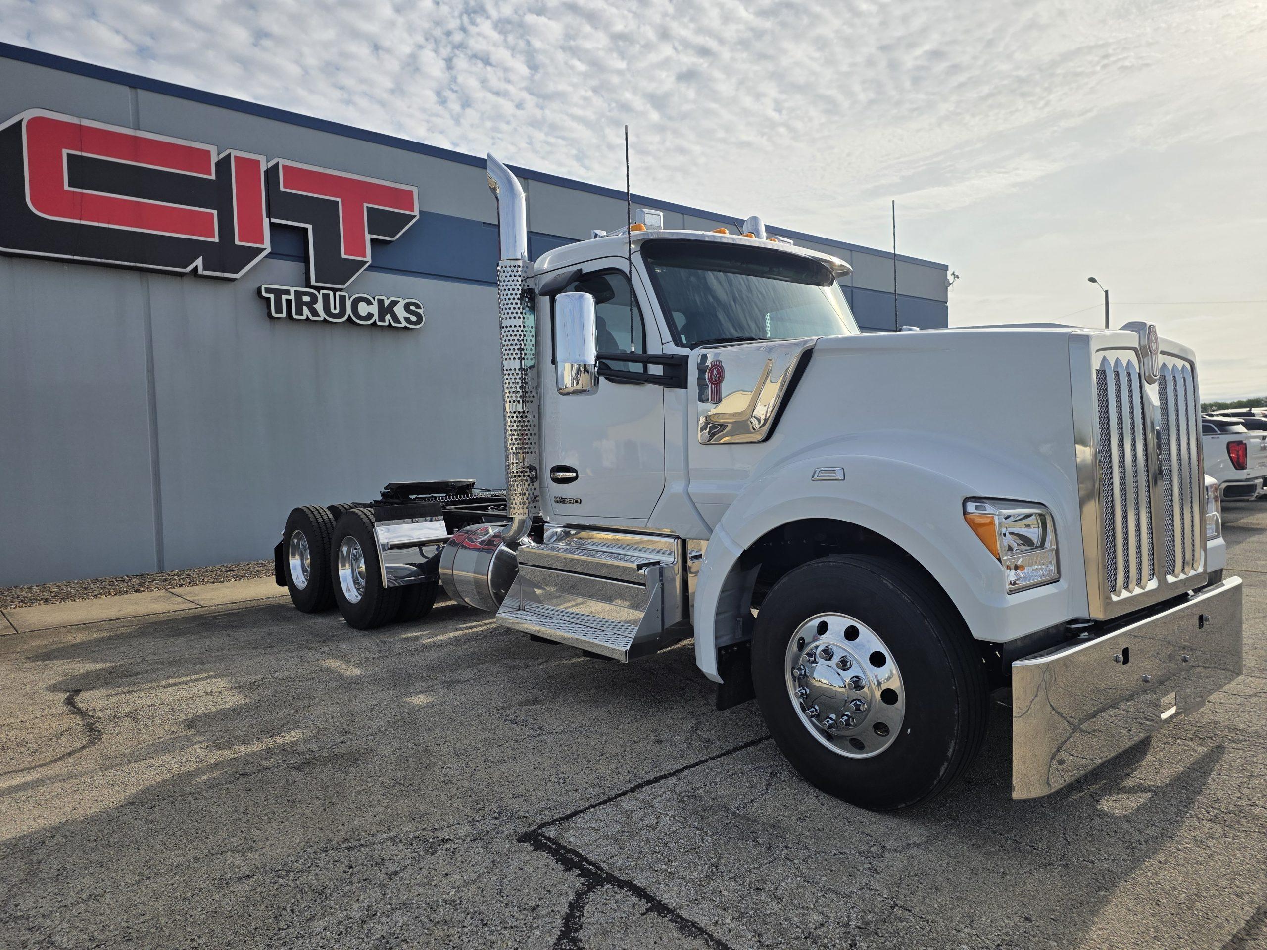 2027 Kenworth W990 in Springfield, IL — photo 3