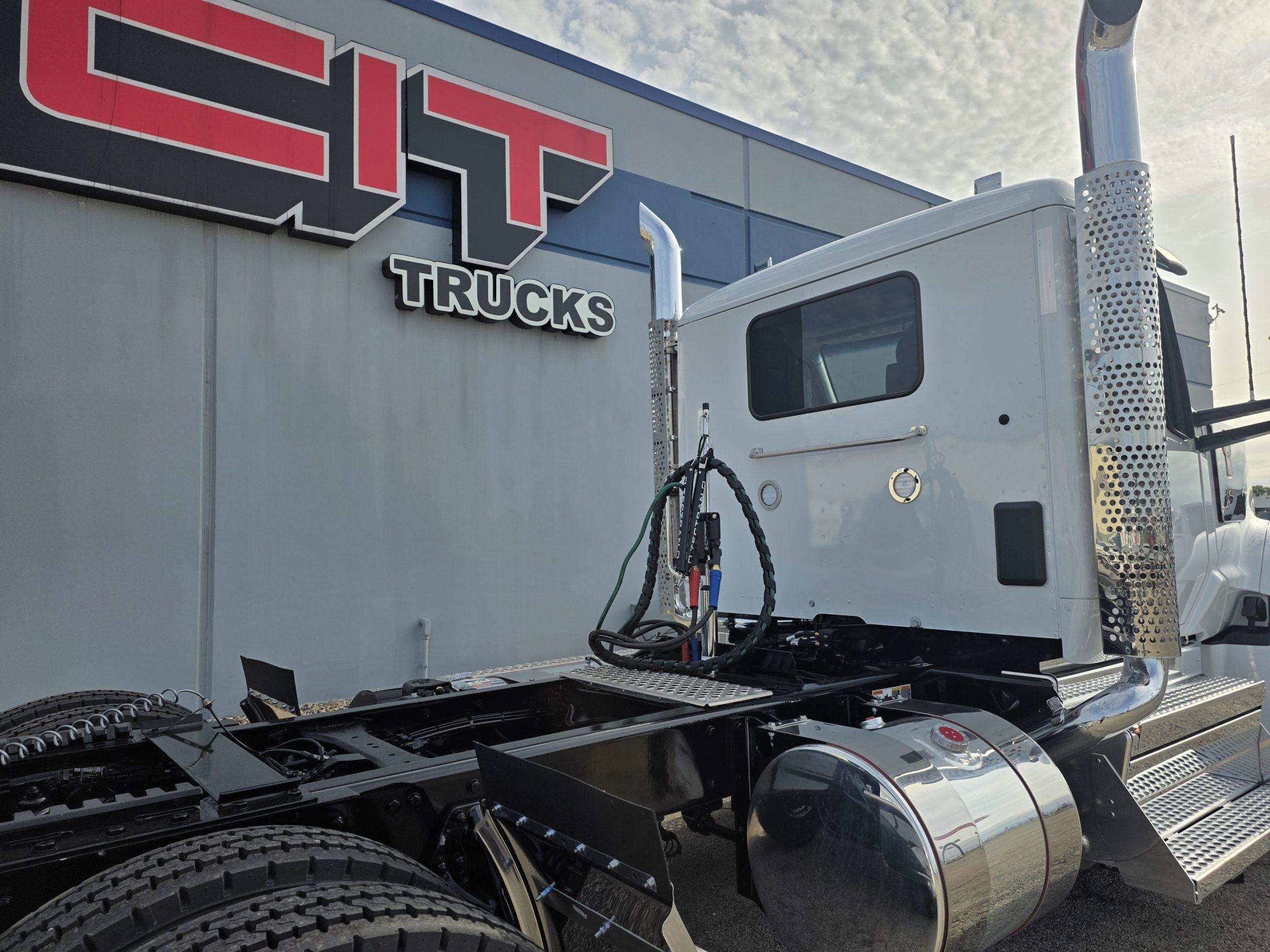 2027 Kenworth W990 in Springfield, IL — photo 5