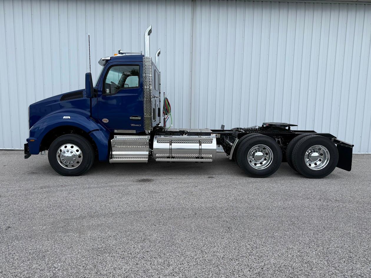 2027 Kenworth T880 in Fenton, MO — photo 6