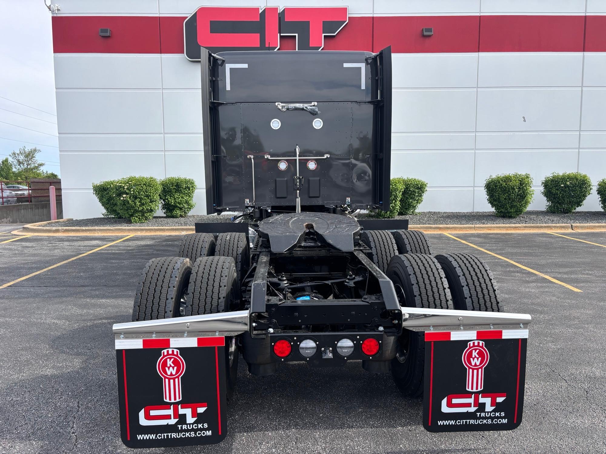 2027 Kenworth W990 in Mokena, IL — photo 5