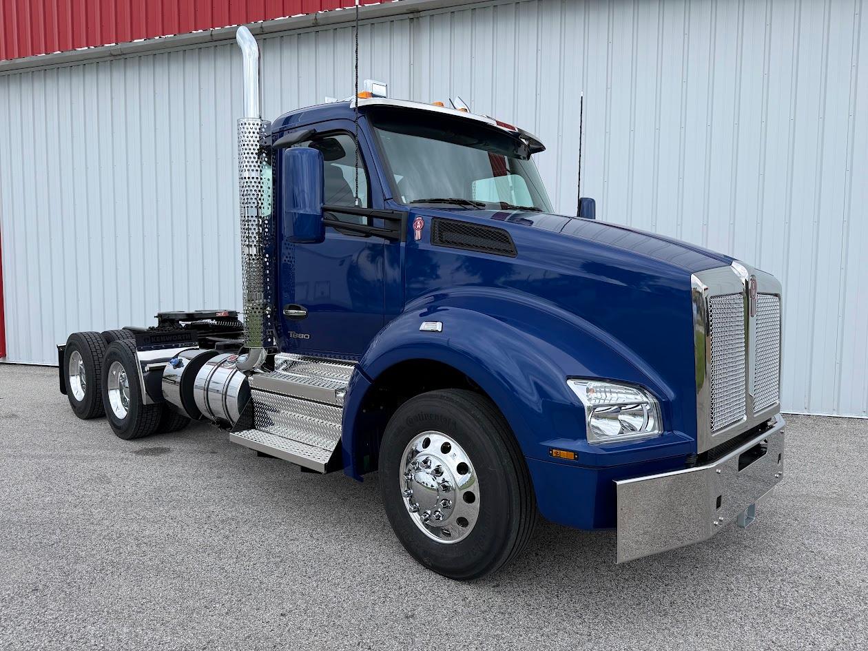 2027 Kenworth T880 in Fenton, MO — photo 2