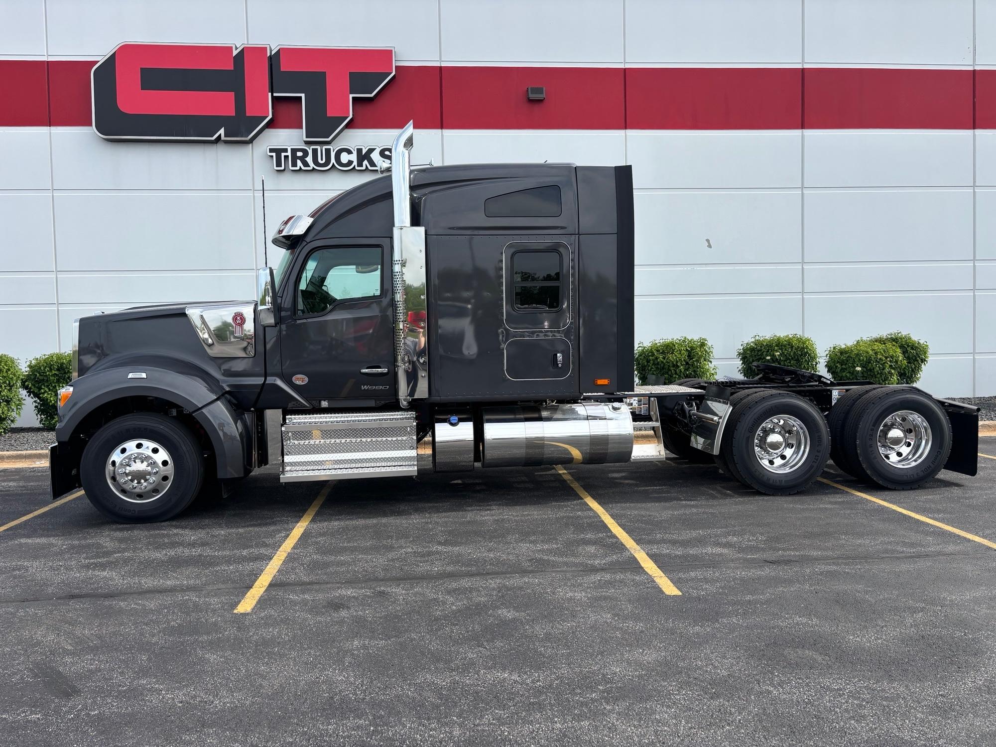 2027 Kenworth W990 in Mokena, IL — photo 6