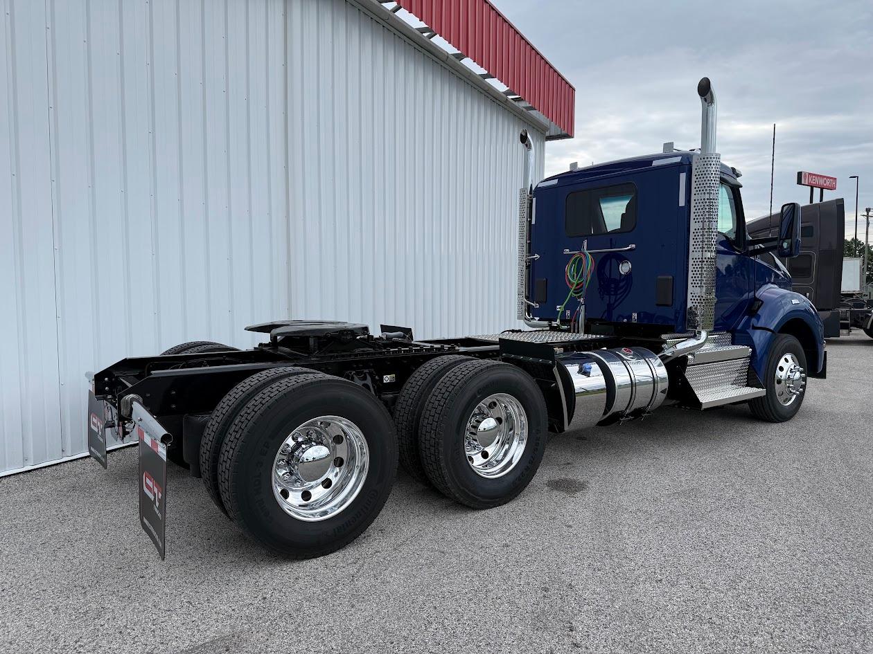2027 Kenworth T880 in Fenton, MO — photo 4