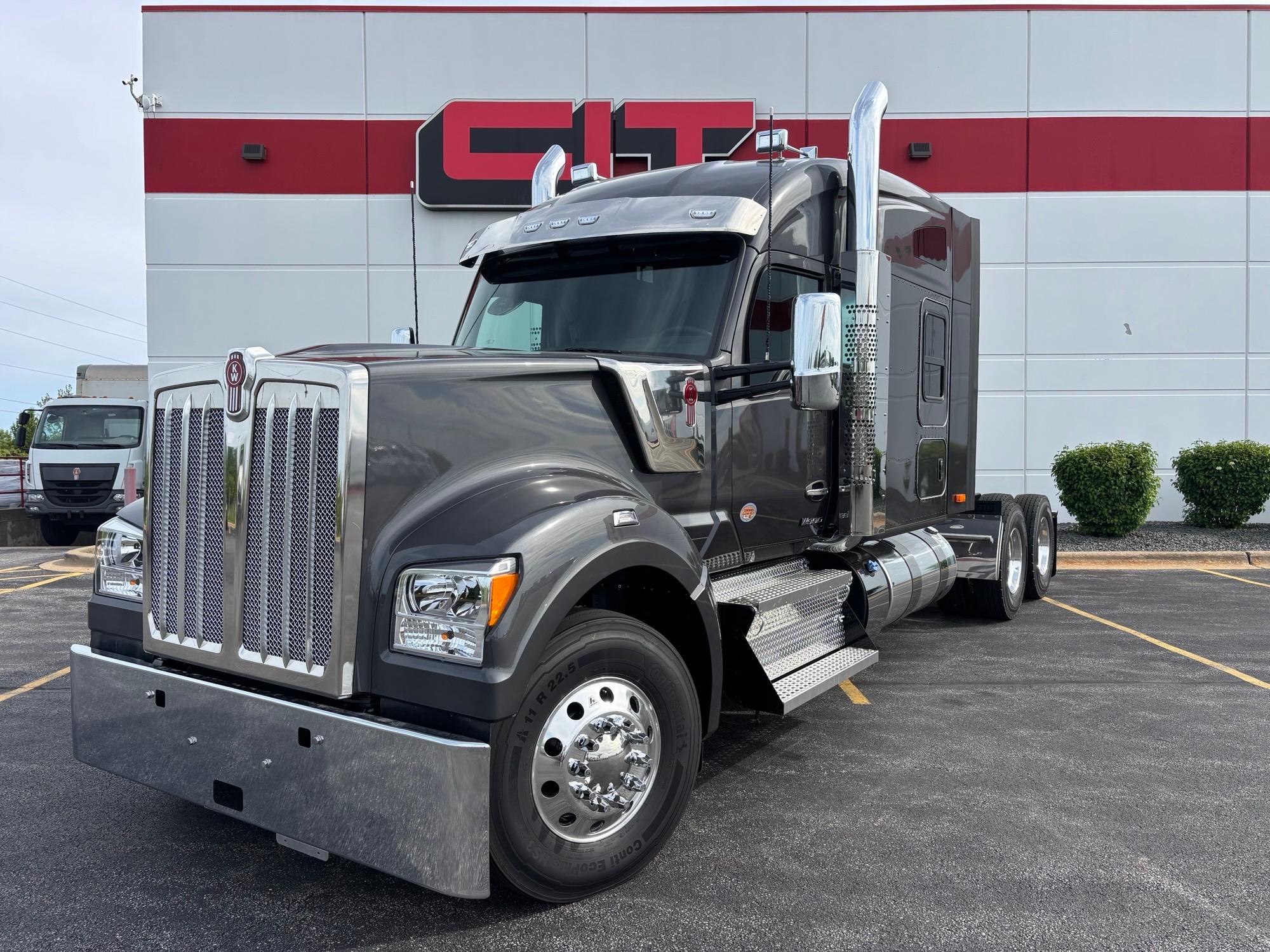 2027 Kenworth W990
