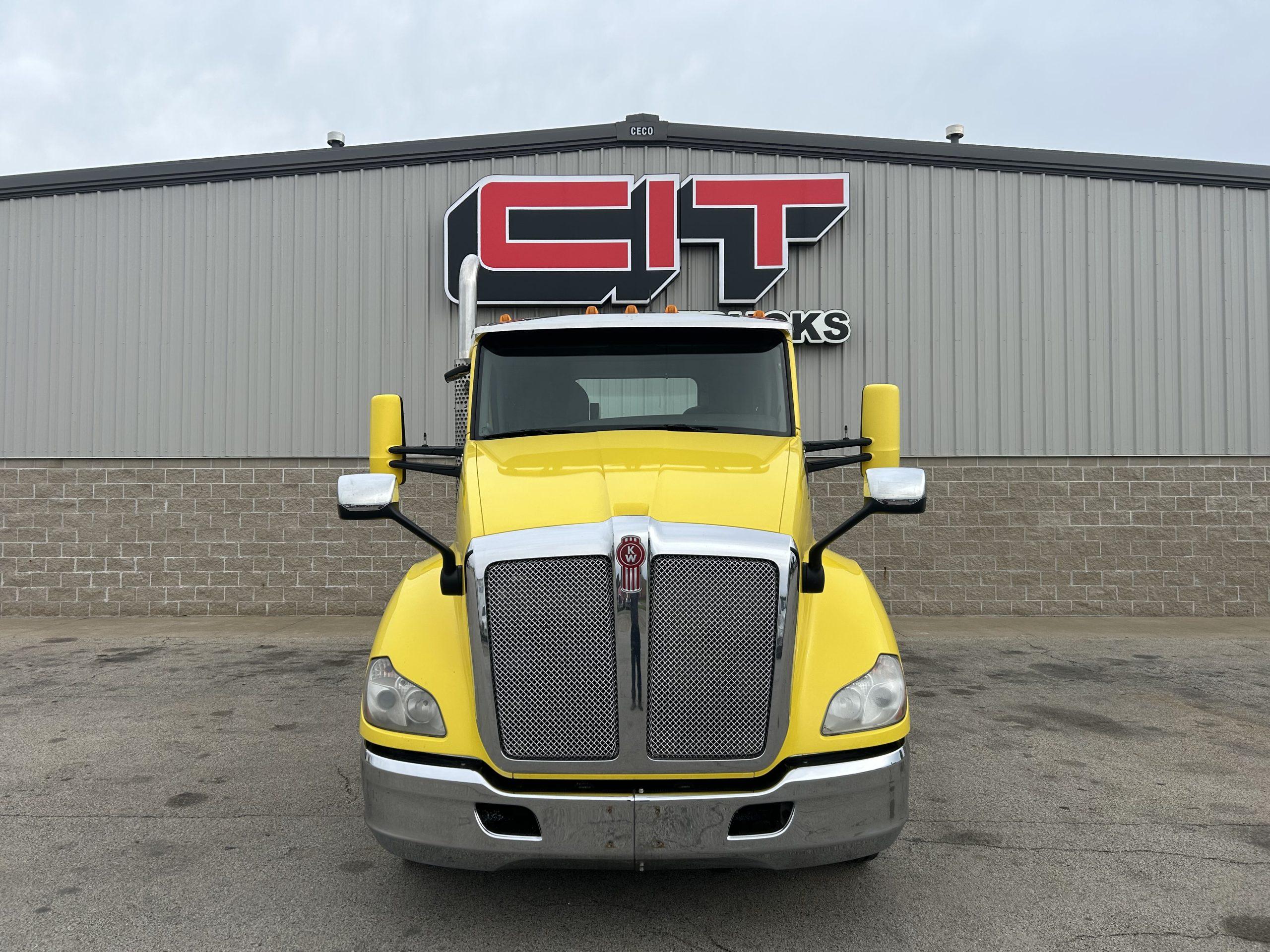 2016 Kenworth T680 in Morton, IL — photo 2