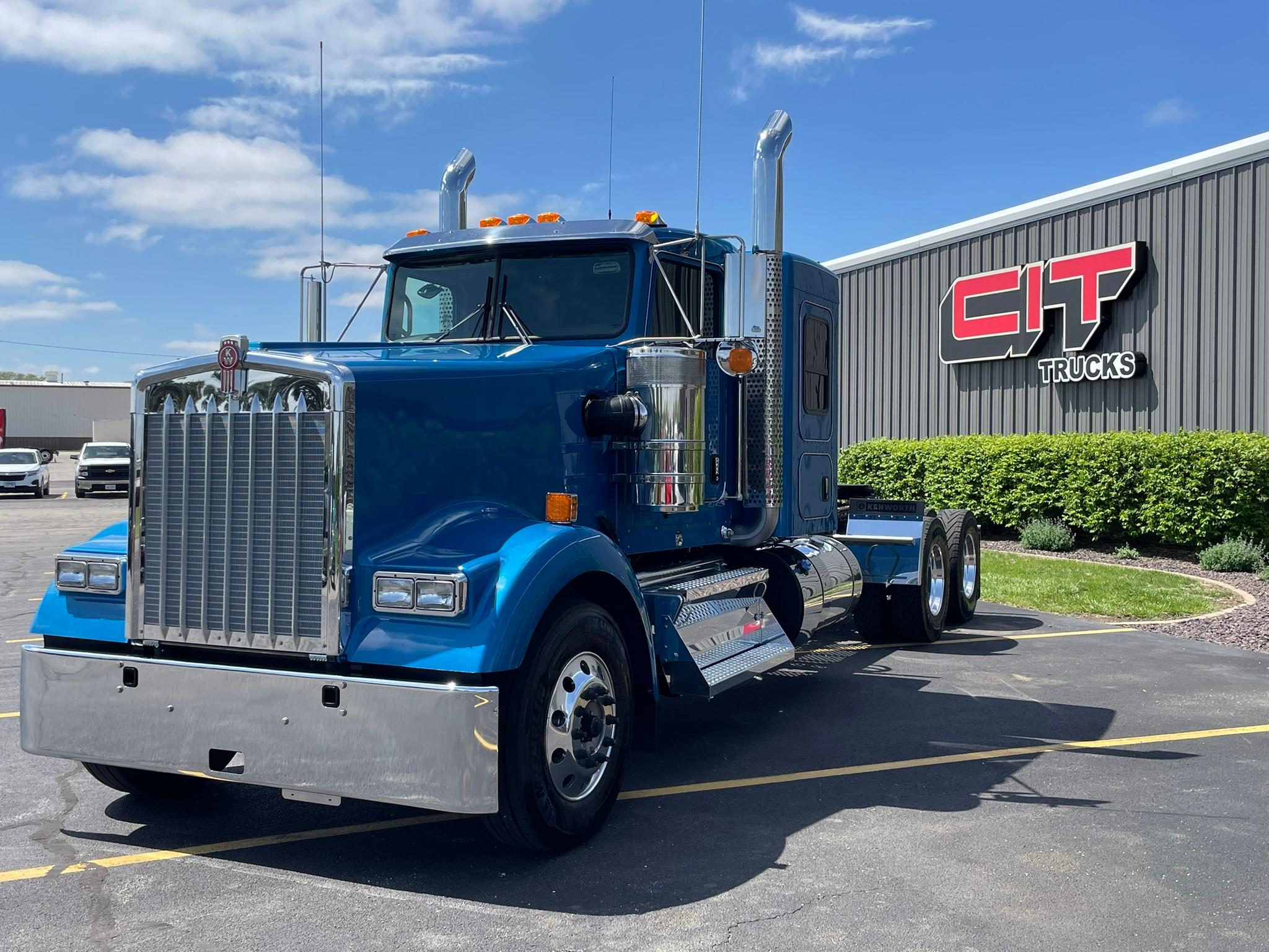 2027 Kenworth W900