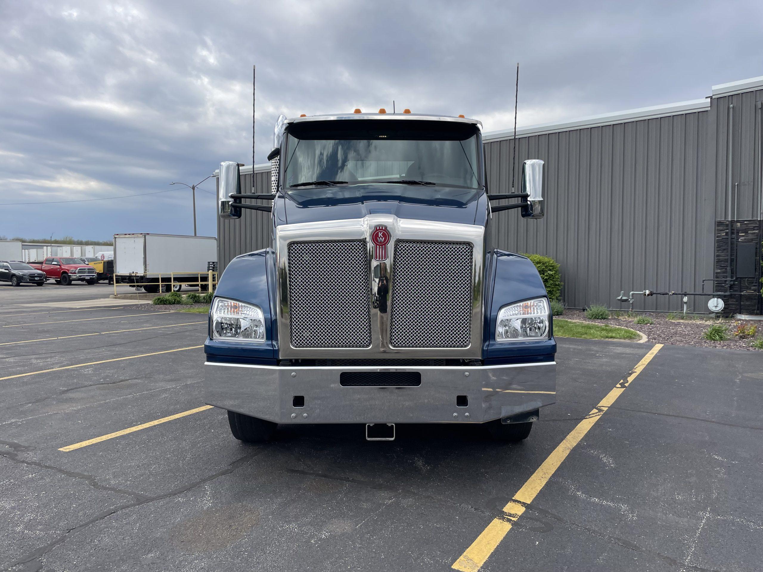 2023 Kenworth T880 in Normal, IL — photo 4