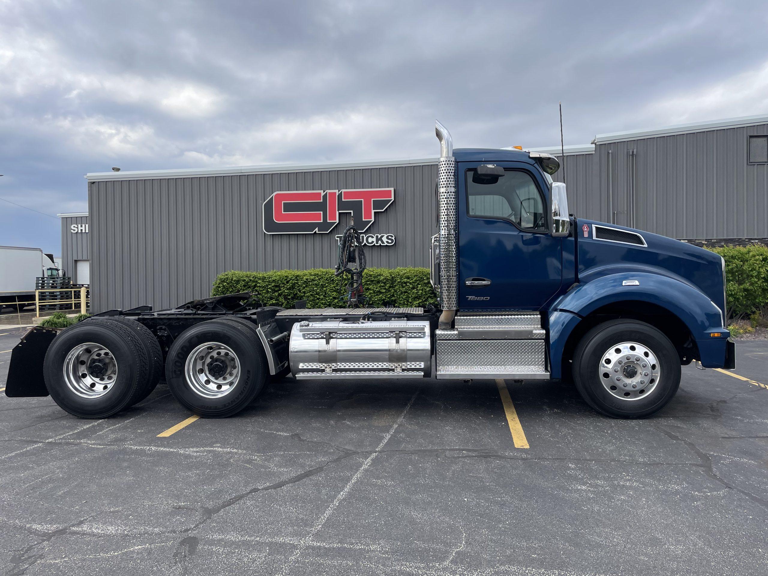2023 Kenworth T880 in Normal, IL — photo 6