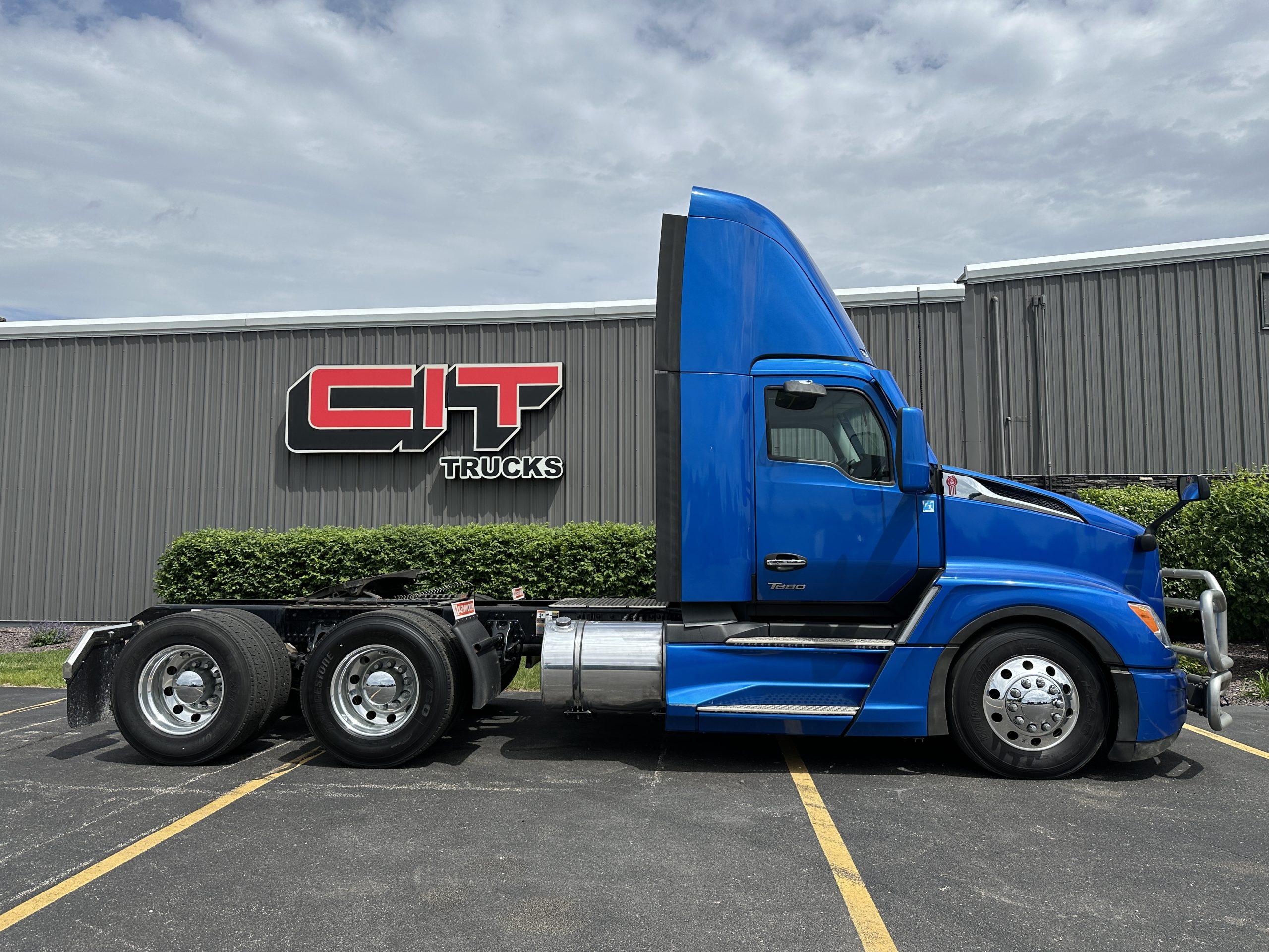 2023 Kenworth T680 in Normal, IL — photo 4