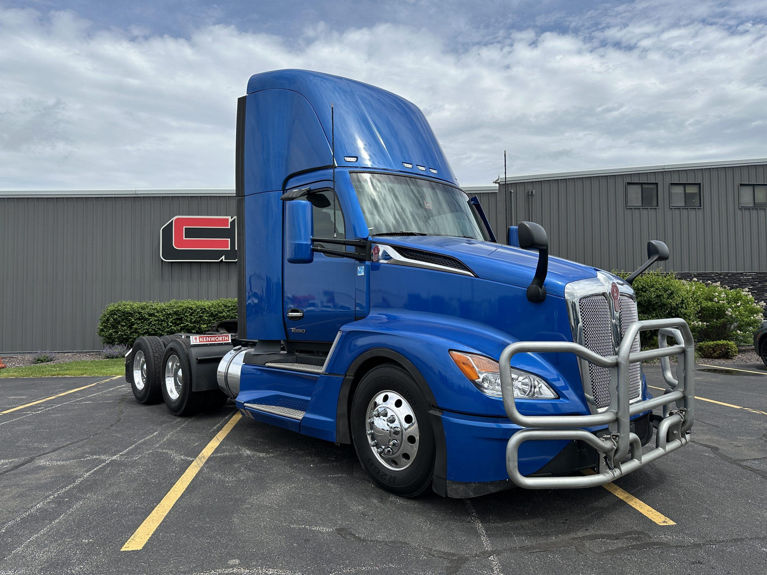 2023 Kenworth T680 in Normal, IL — photo 3