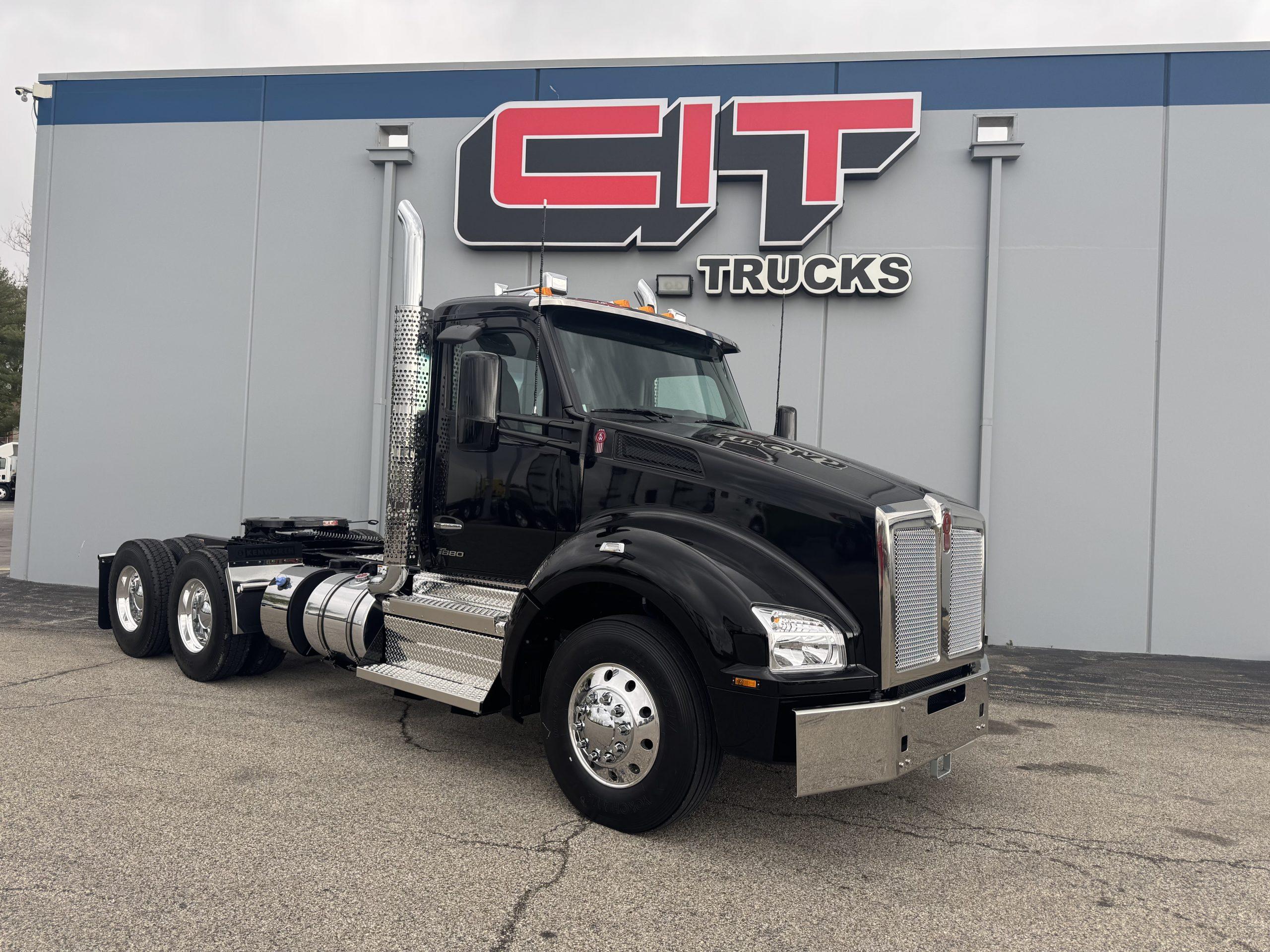 2027 Kenworth T880 in Champaign, IL — photo 3