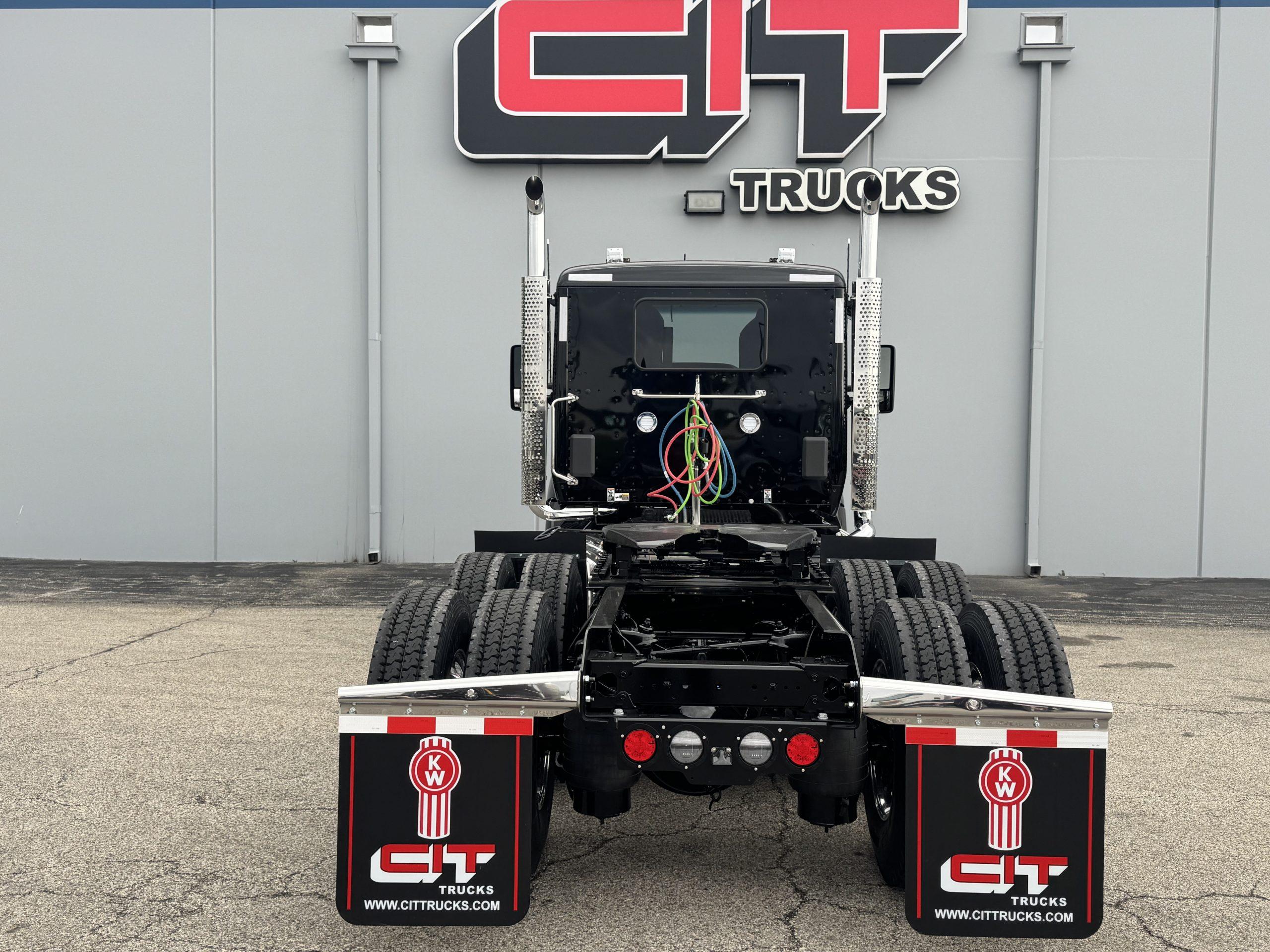 2027 Kenworth T880 in Champaign, IL — photo 6
