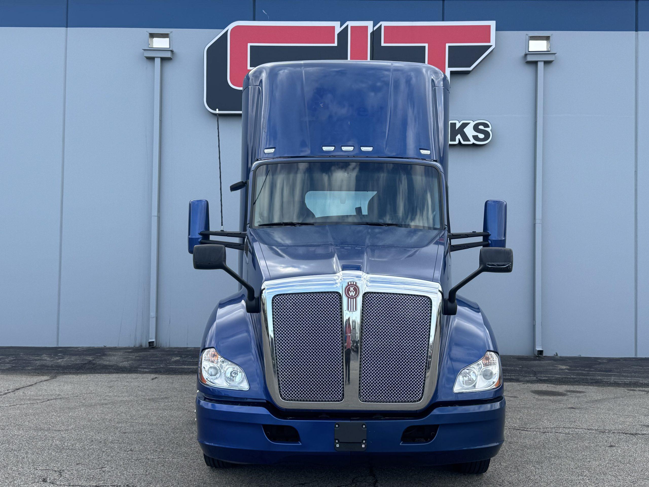 2021 Kenworth T680 in Champaign, IL — photo 4