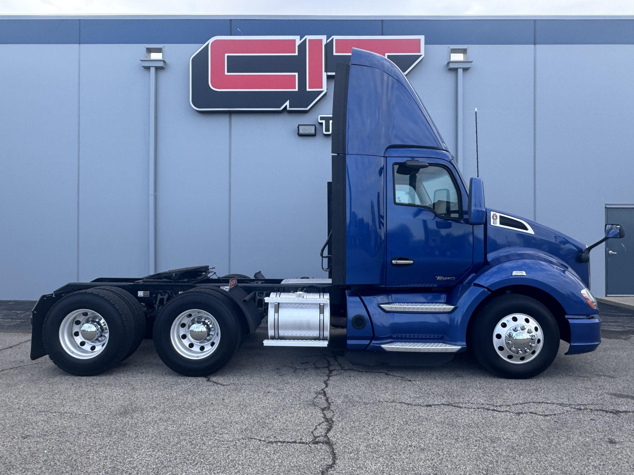2021 Kenworth T680 in Champaign, IL — photo 6