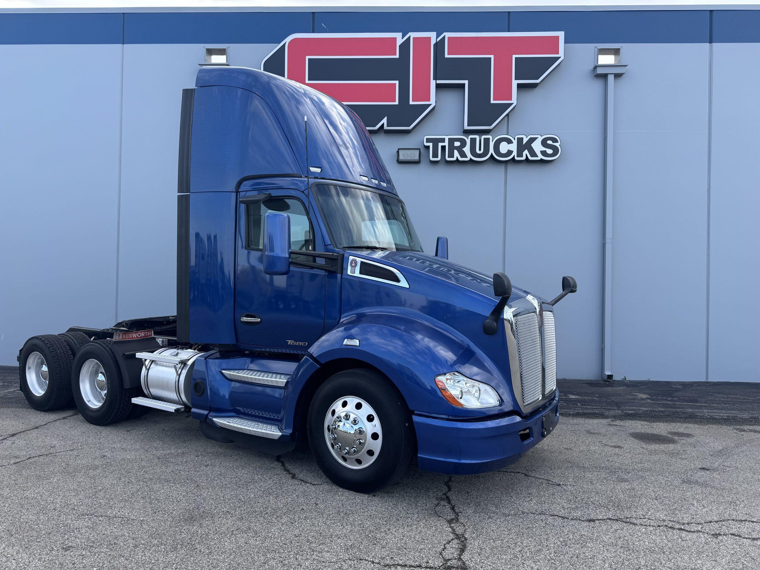 2021 Kenworth T680 in Champaign, IL — photo 5