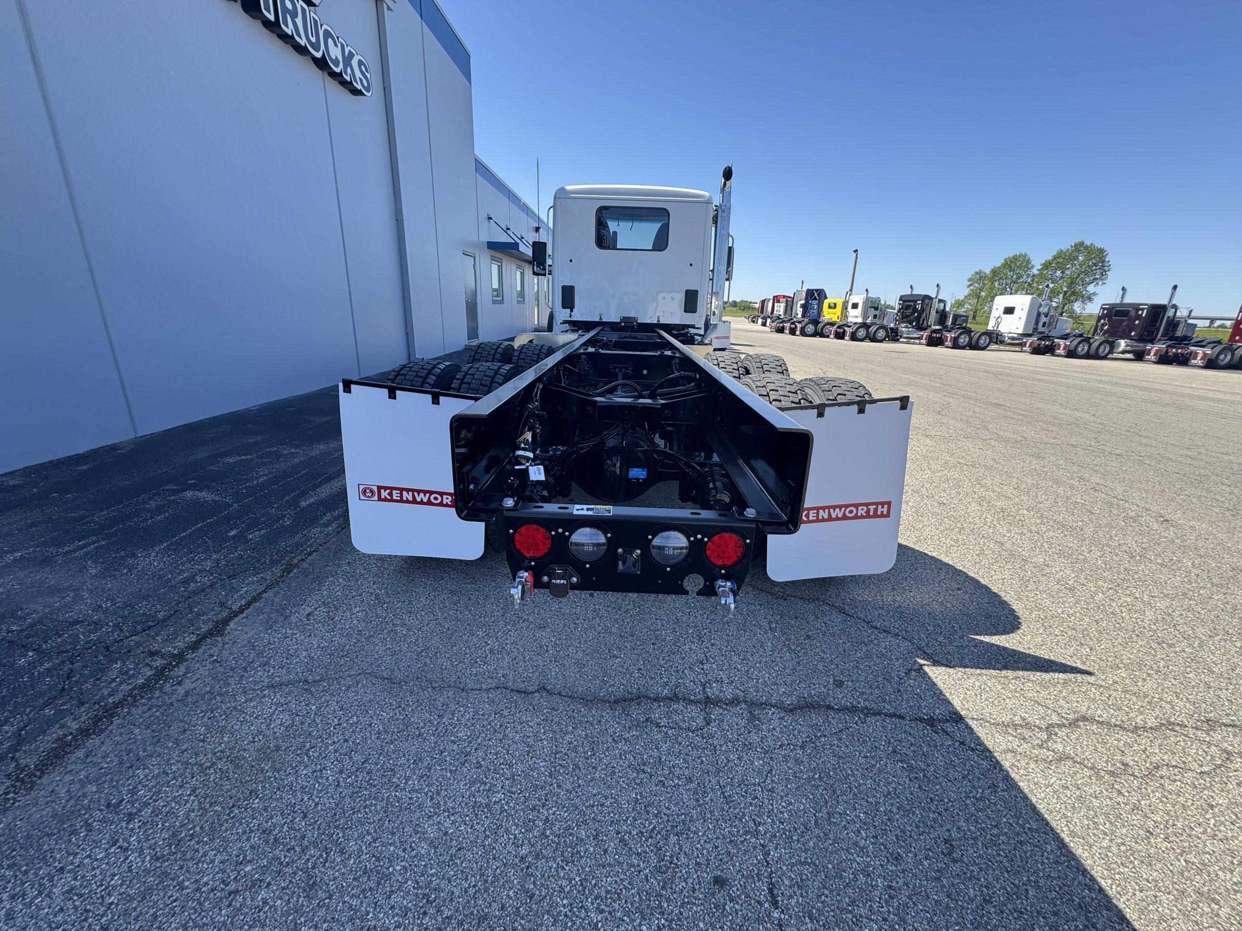 2026 Kenworth T480 in Champaign, IL — photo 6