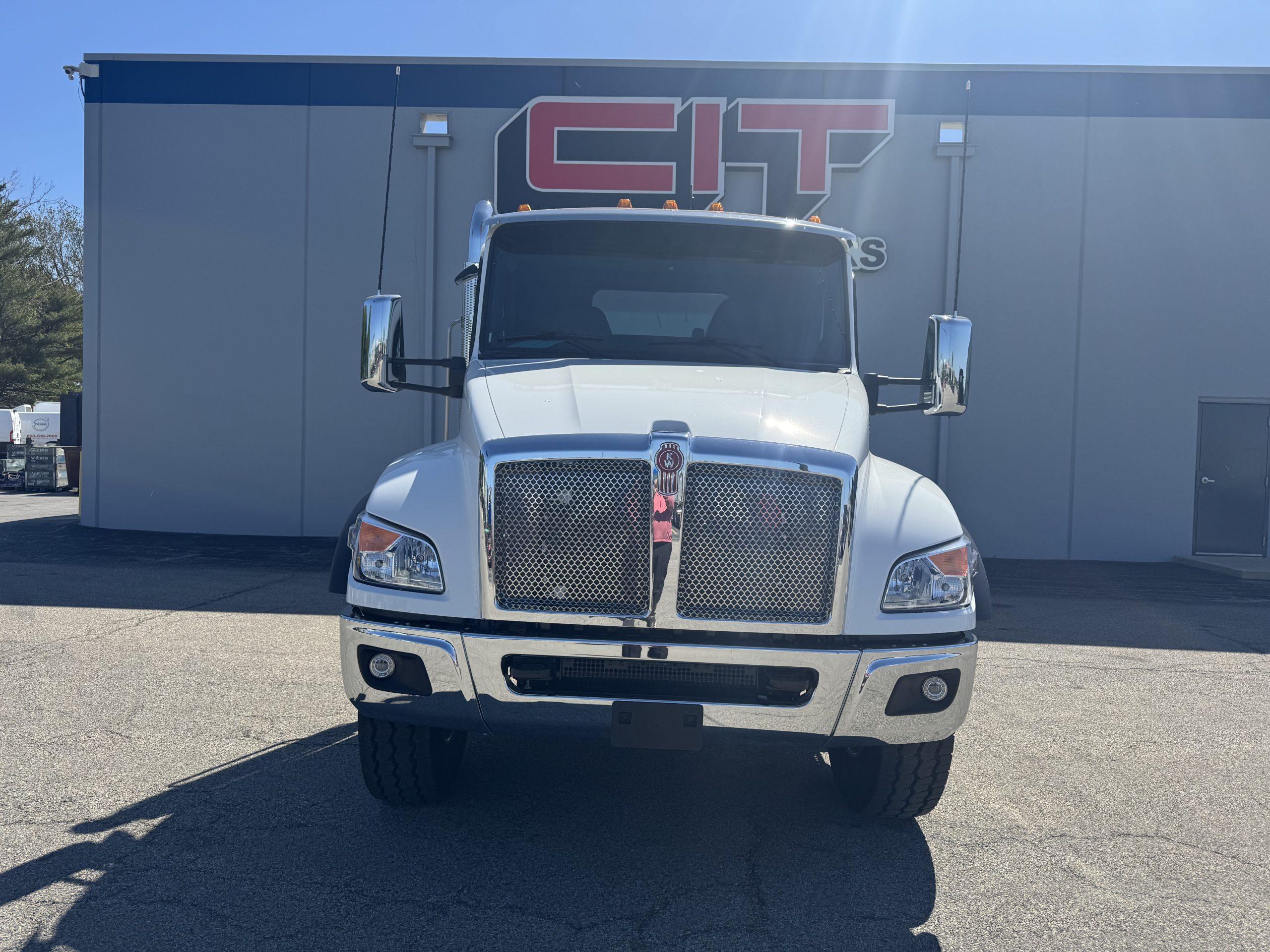 2026 Kenworth T480 in Champaign, IL — photo 2