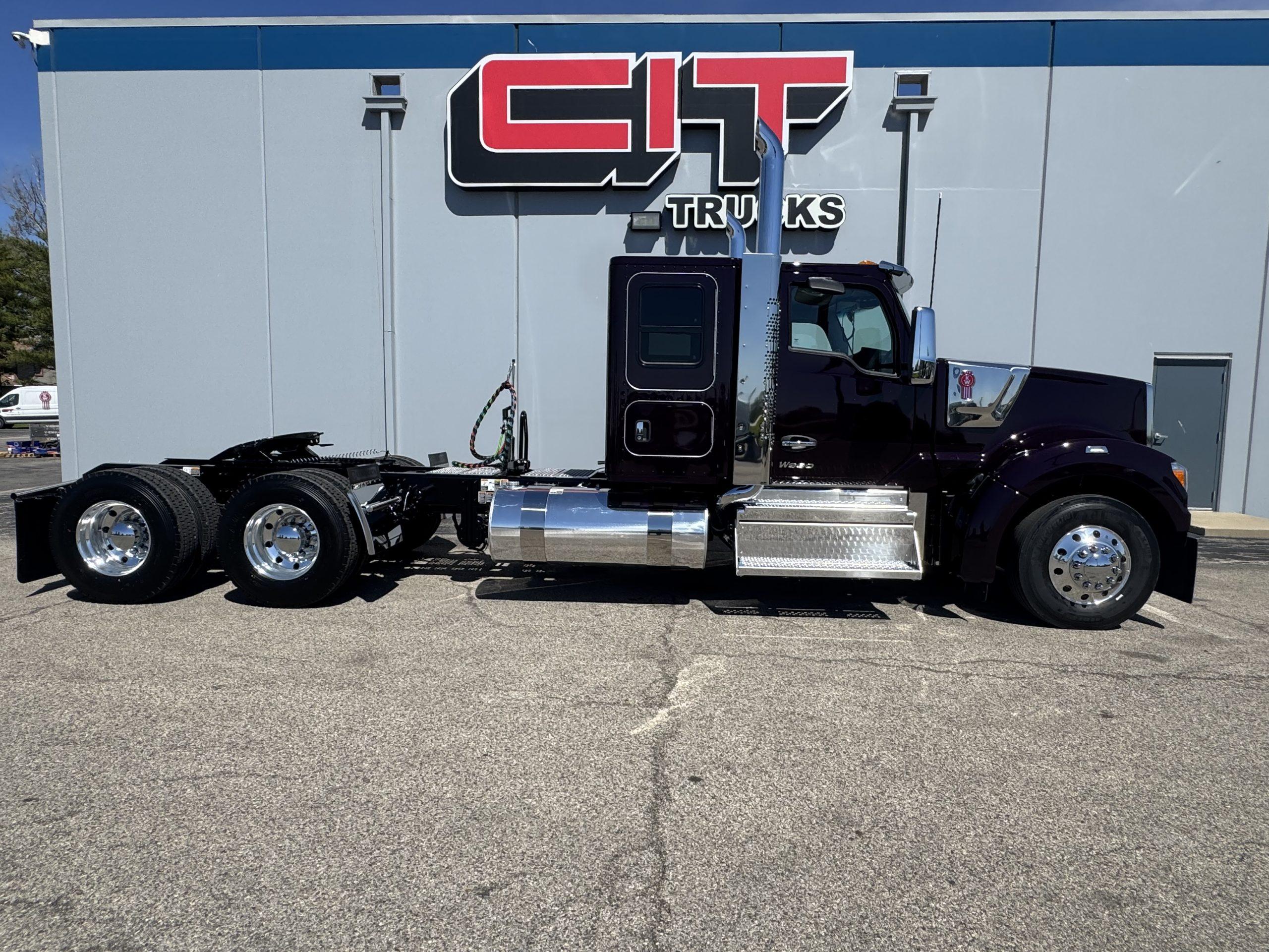 2027 Kenworth in Champaign, IL — photo 4
